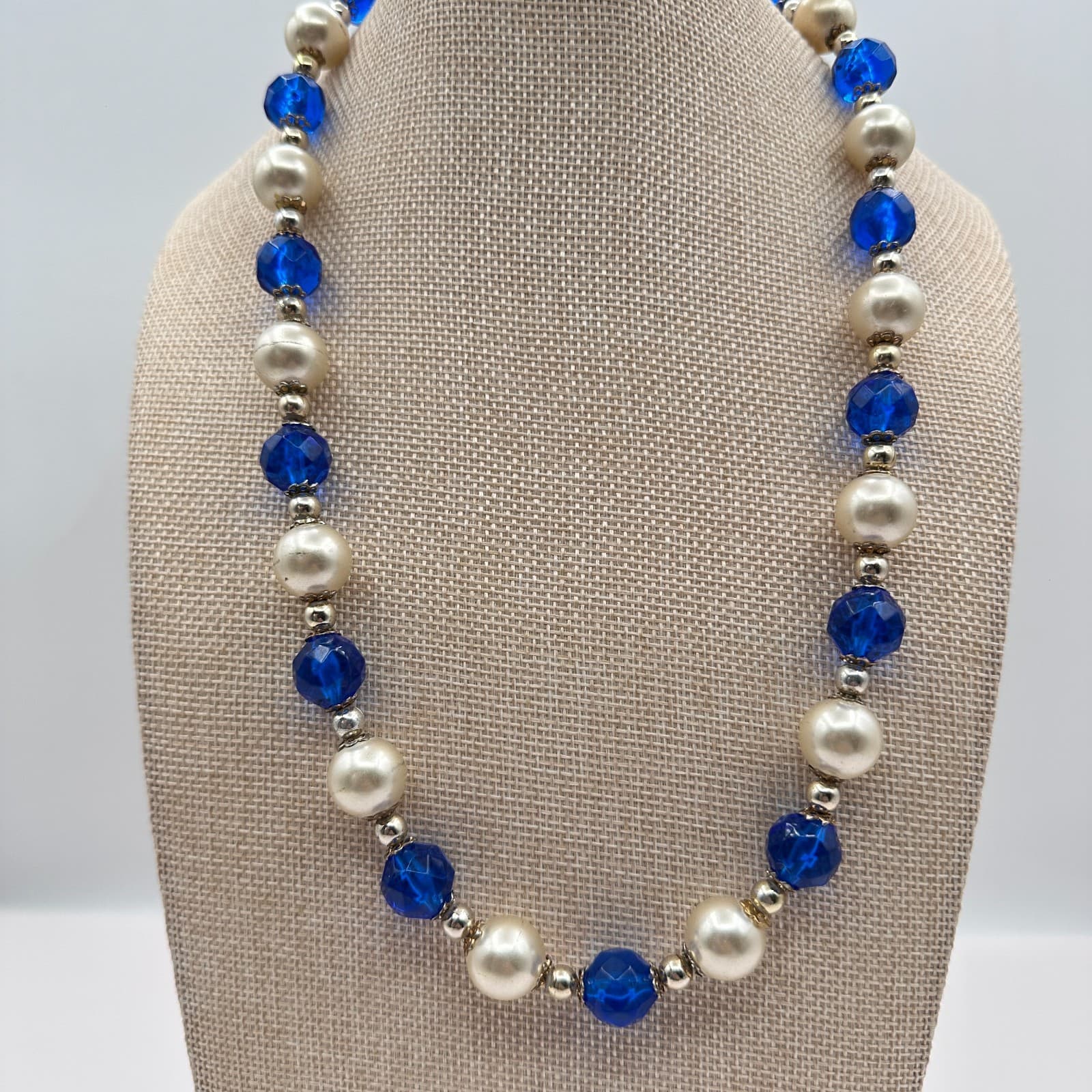 Vintage 90s Silver Tone Faux Pearl Faceted Beaded Necklace Women's Jewelry Y2K - Thumbnail 2