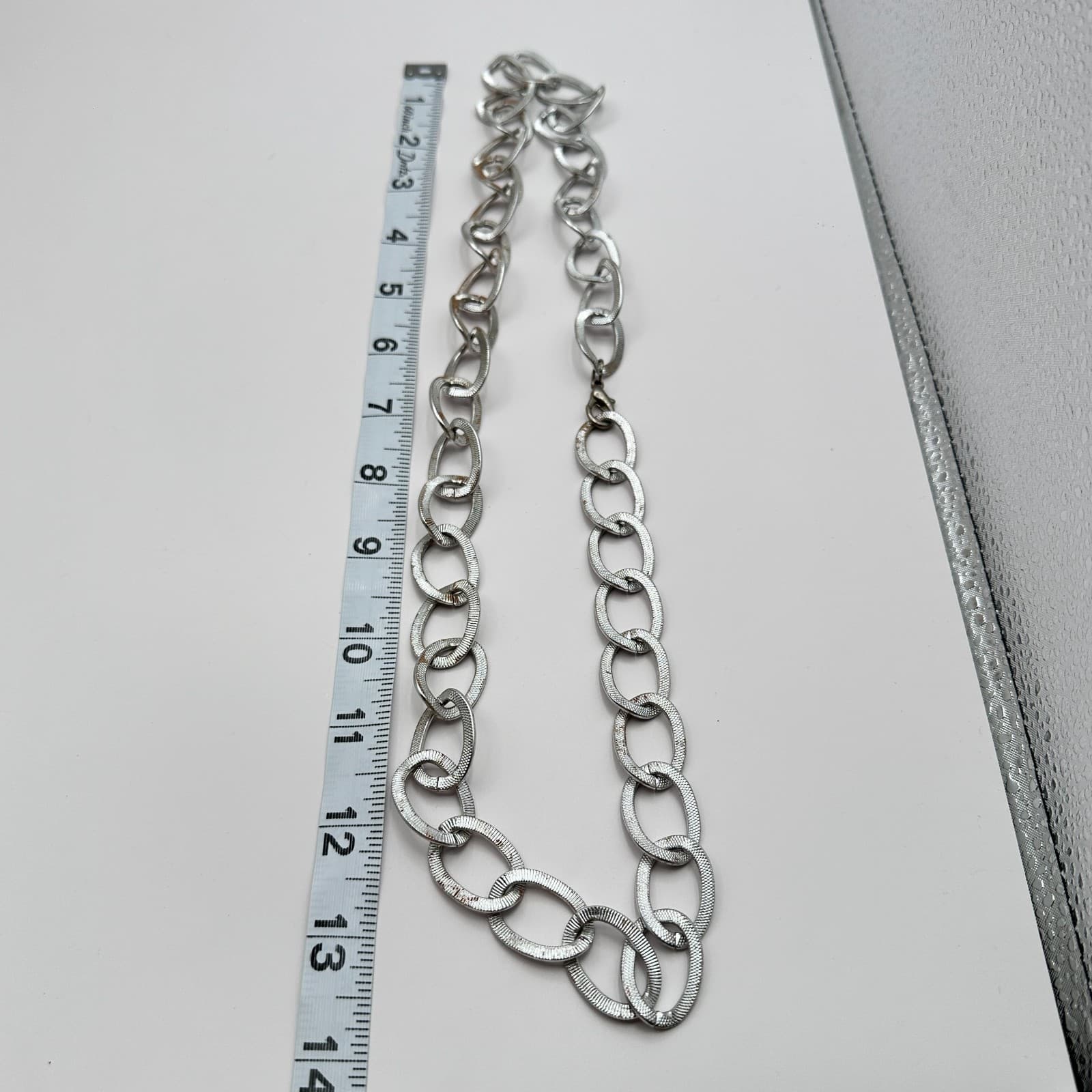 Vintage Y2K Silver Tone Textured Oval Link Chain Necklace Statement Jewelry 27" - Thumbnail 7