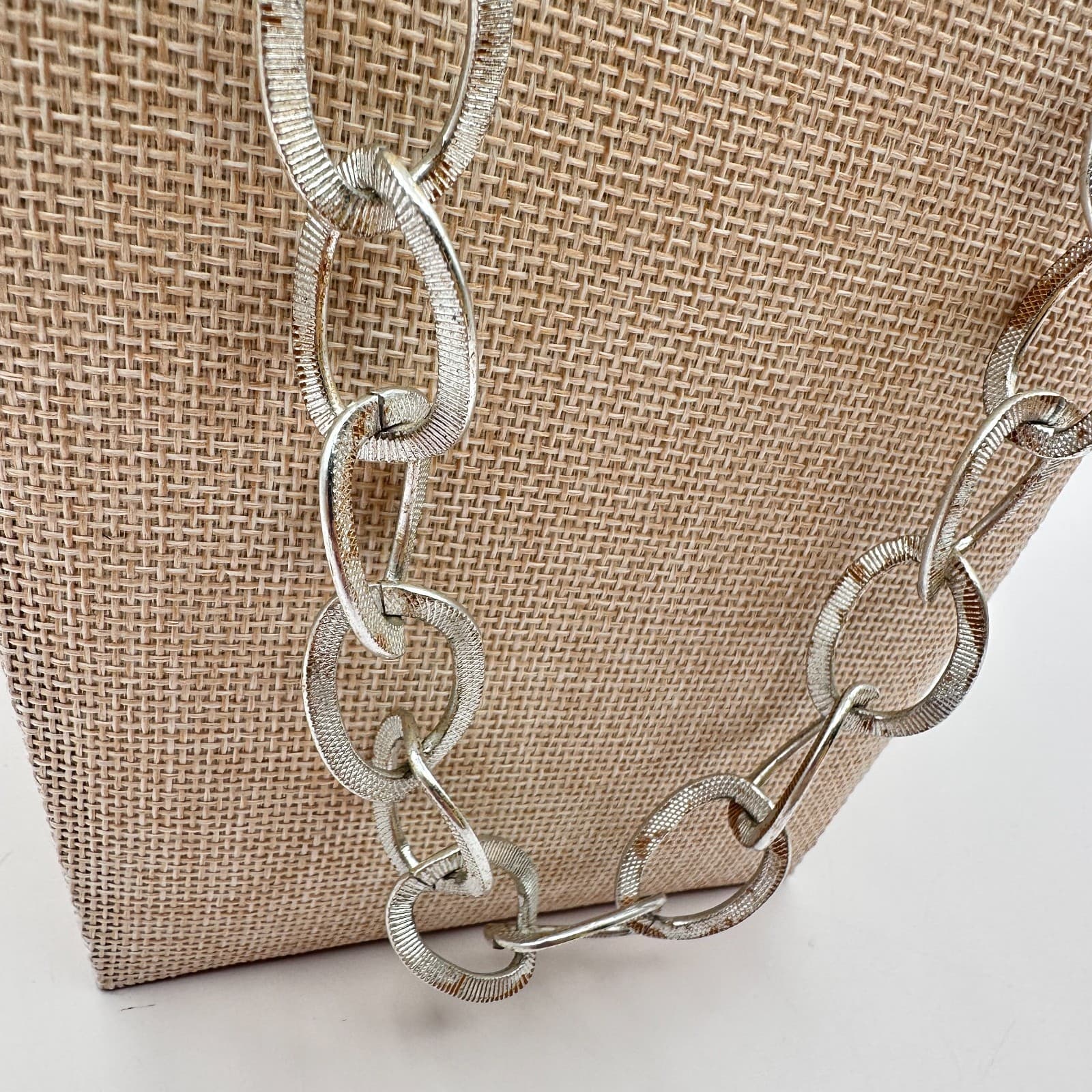 Vintage Y2K Silver Tone Textured Oval Link Chain Necklace Statement Jewelry 27" - Thumbnail 5