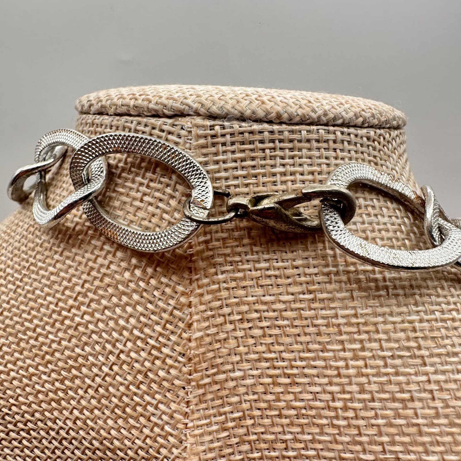 Vintage Y2K Silver Tone Textured Oval Link Chain Necklace Statement Jewelry 27" - Thumbnail 6
