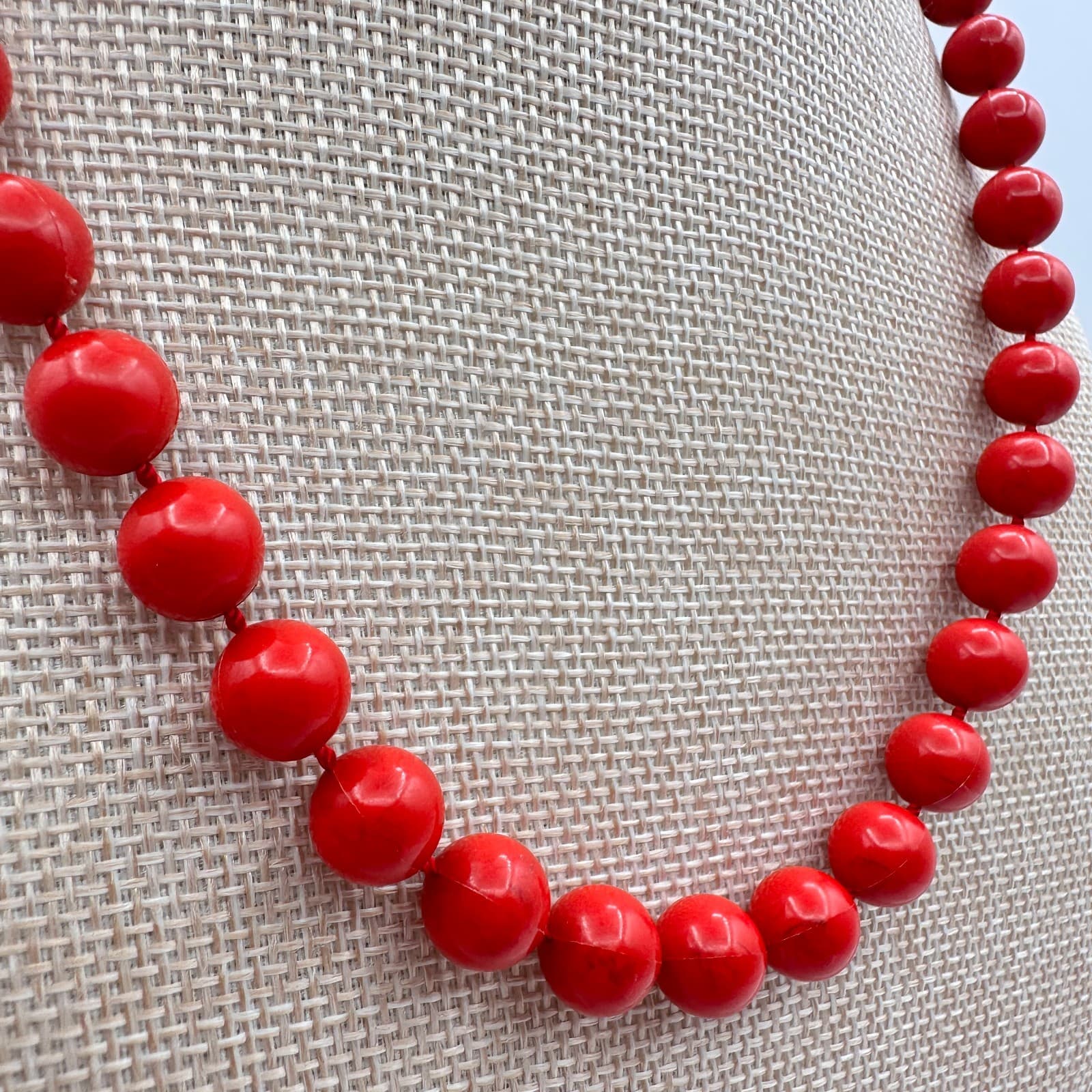 Vintage 80s Red Bead Necklace Knotted Bold Retro Classic Fashion Women's Jewelry - Thumbnail 4