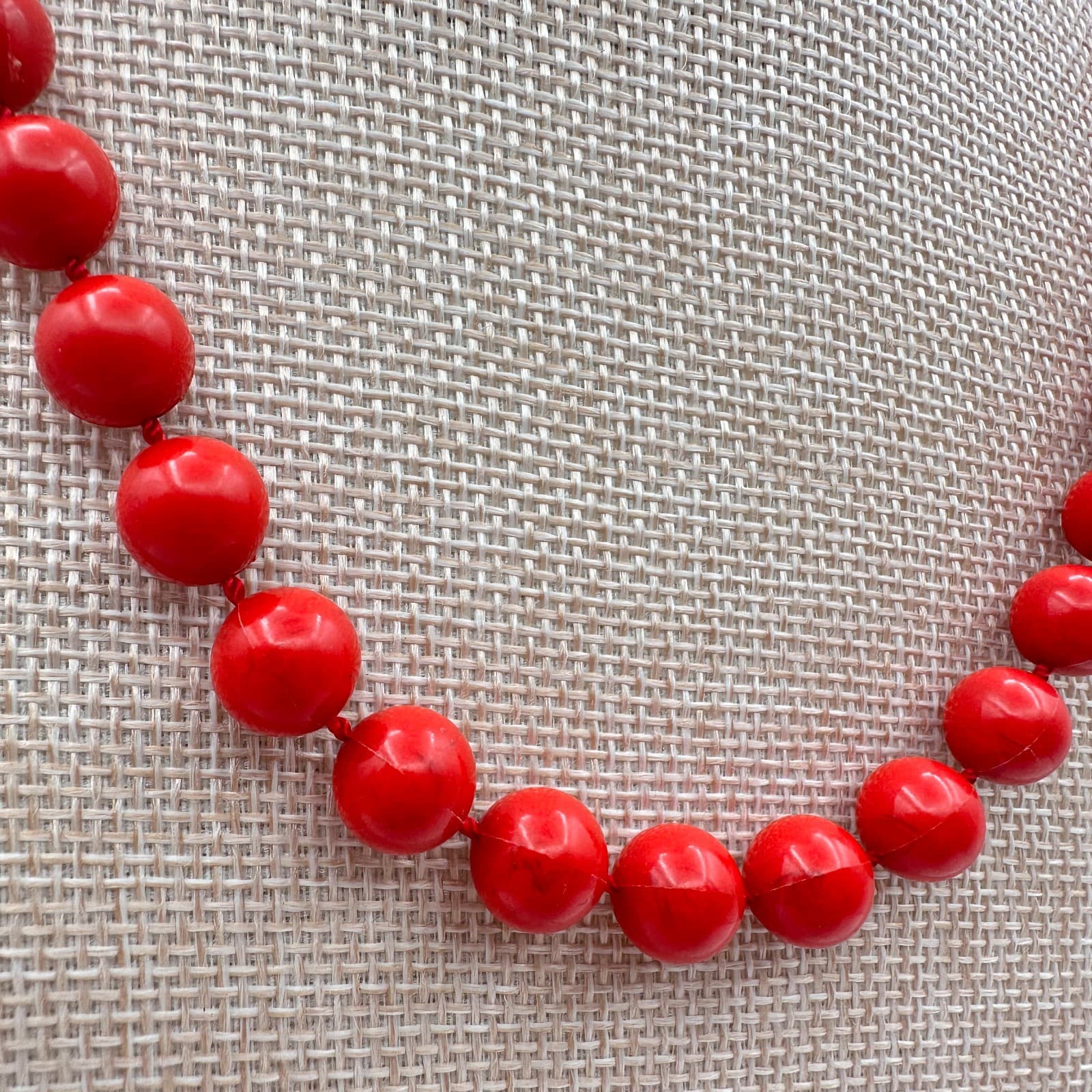 Vintage 80s Red Bead Necklace Knotted Bold Retro Classic Fashion Women's Jewelry - Thumbnail 3
