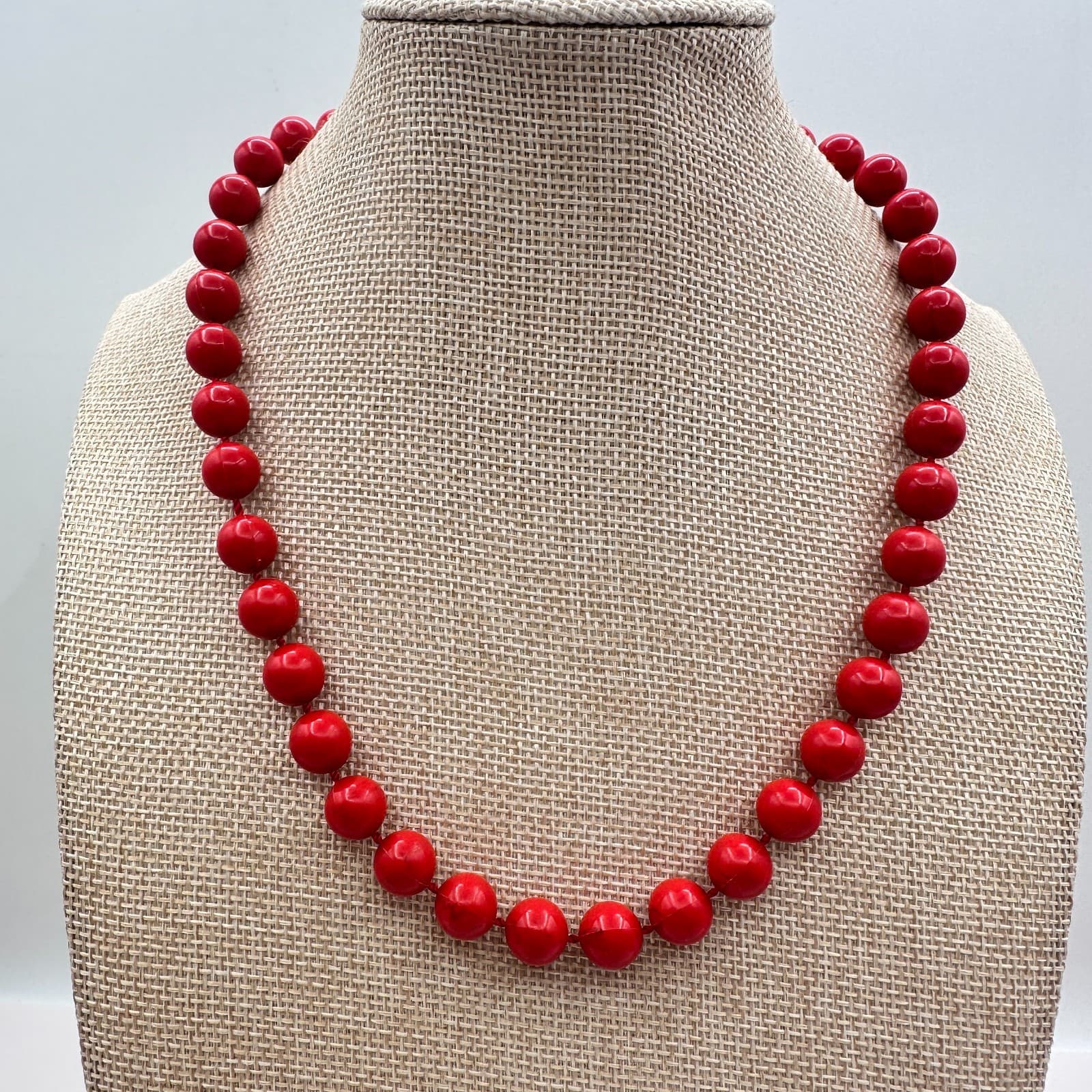 Vintage 80s Red Bead Necklace Knotted Bold Retro Classic Fashion Women's Jewelry - Thumbnail 2