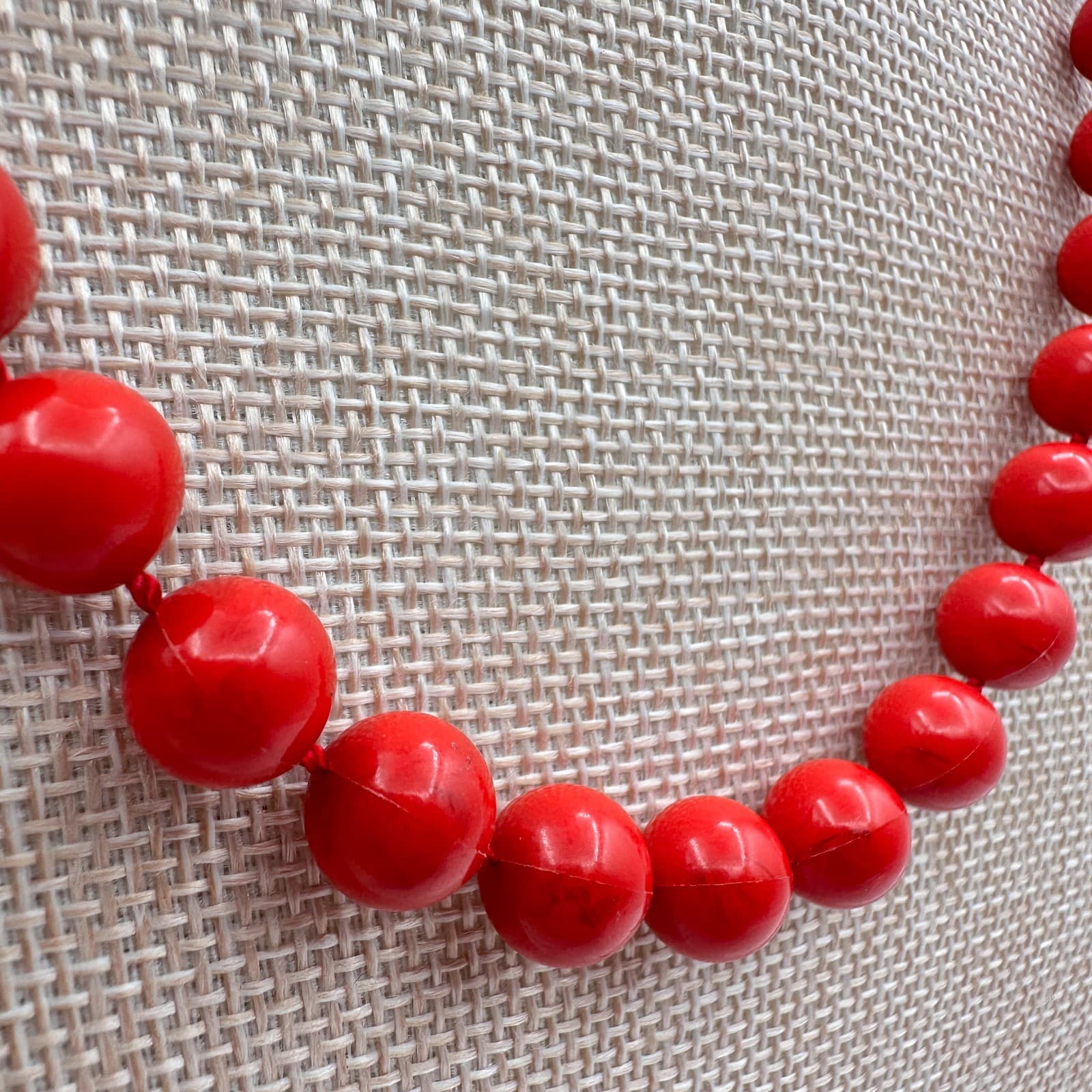 Vintage 80s Red Bead Necklace Knotted Bold Retro Classic Fashion Women's Jewelry - Thumbnail 6