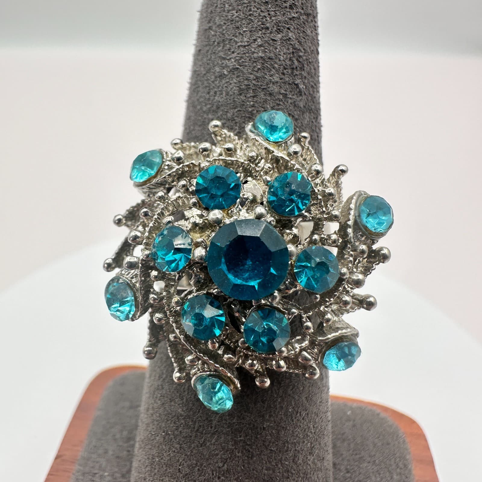 Vintage Y2K Silver Tone Blue Rhinestone Cocktail Ring Statement Women's Jewelry