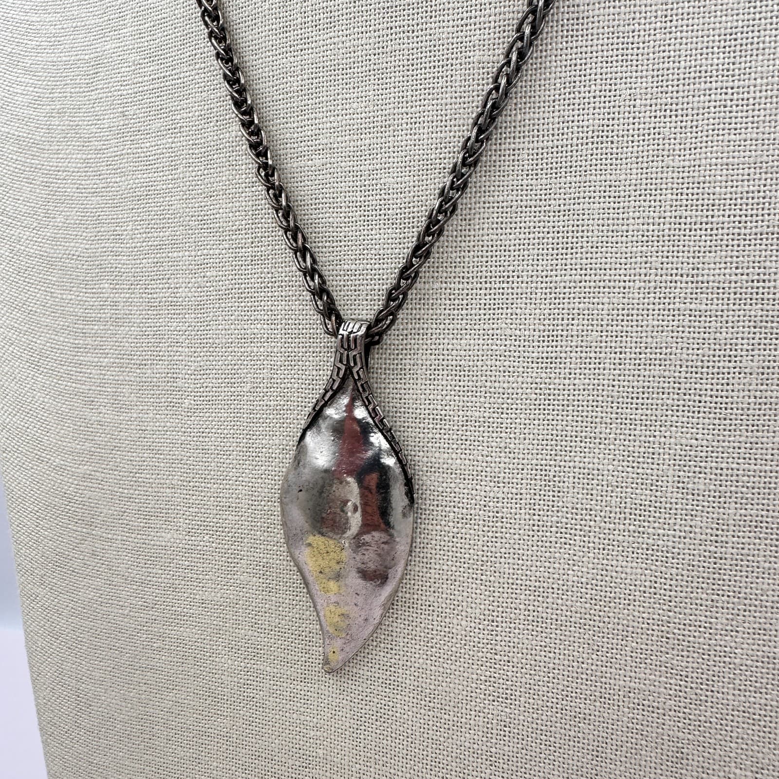 Vintage 80s Oxidized Silver Tone Sculptural Organic Leaf Bib Necklace Jewelry - Thumbnail 4