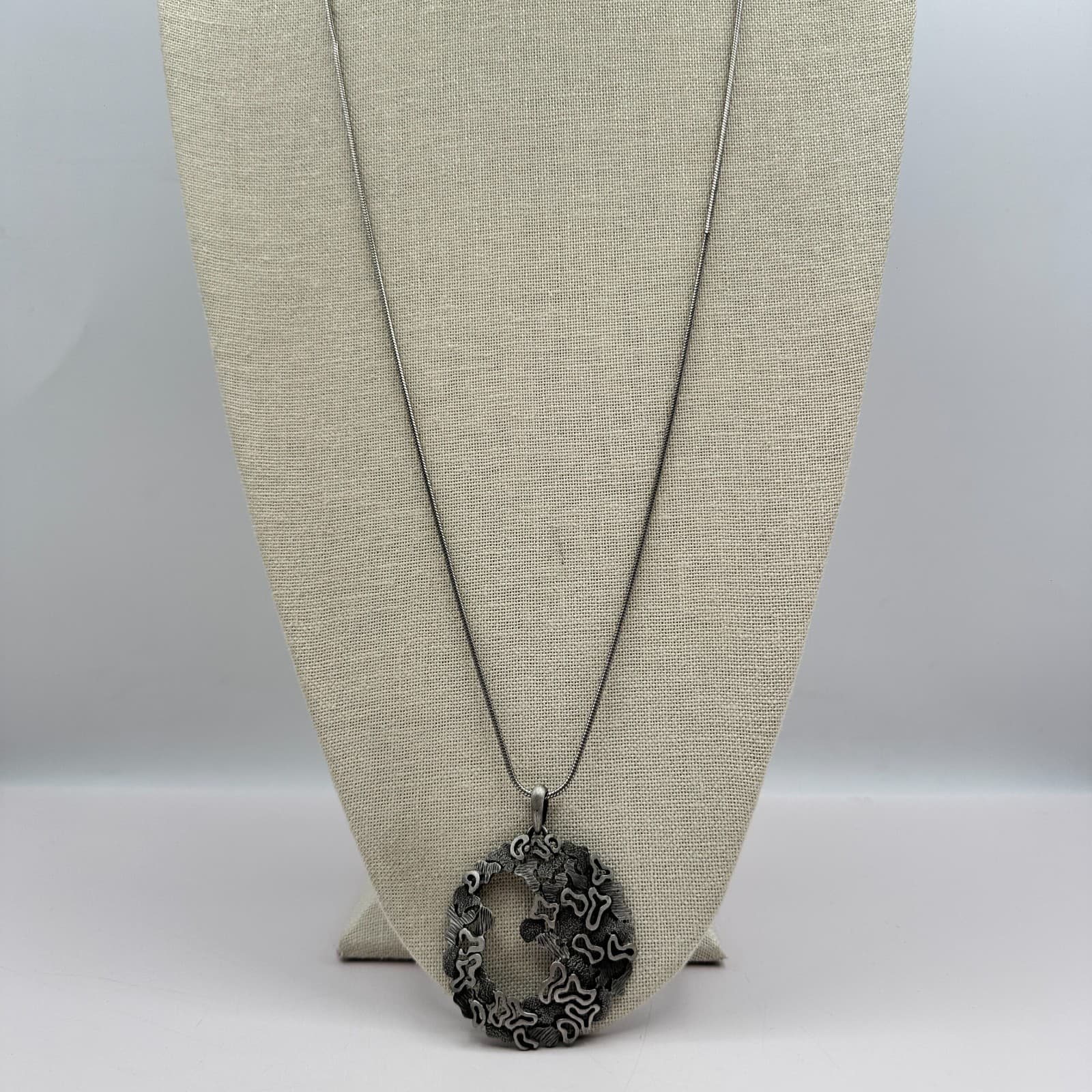 VTG Y2K Abstract Circle Pendant Necklace Silver Tone Snake Chain Women's Jewelry - Thumbnail 6