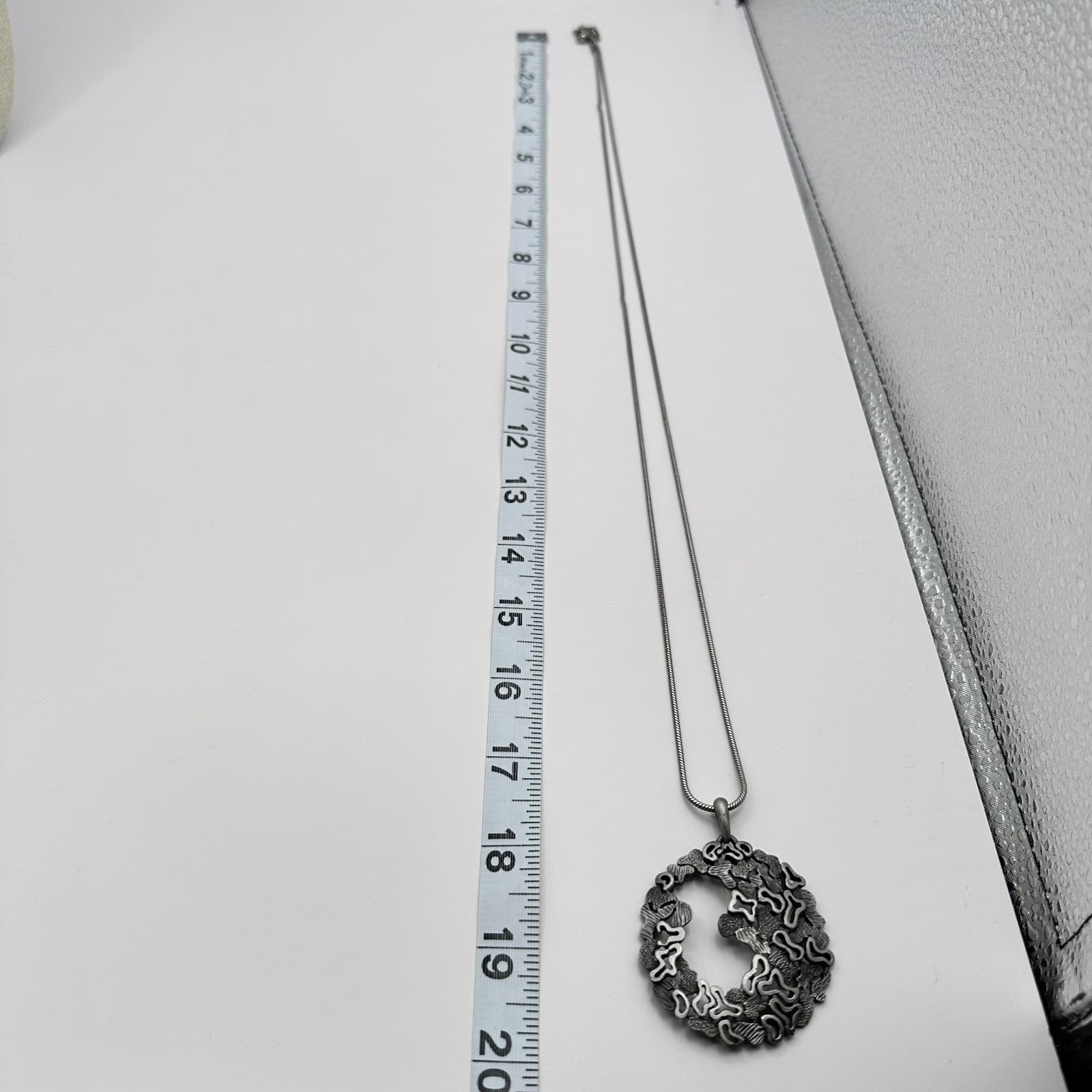 VTG Y2K Abstract Circle Pendant Necklace Silver Tone Snake Chain Women's Jewelry - Thumbnail 10