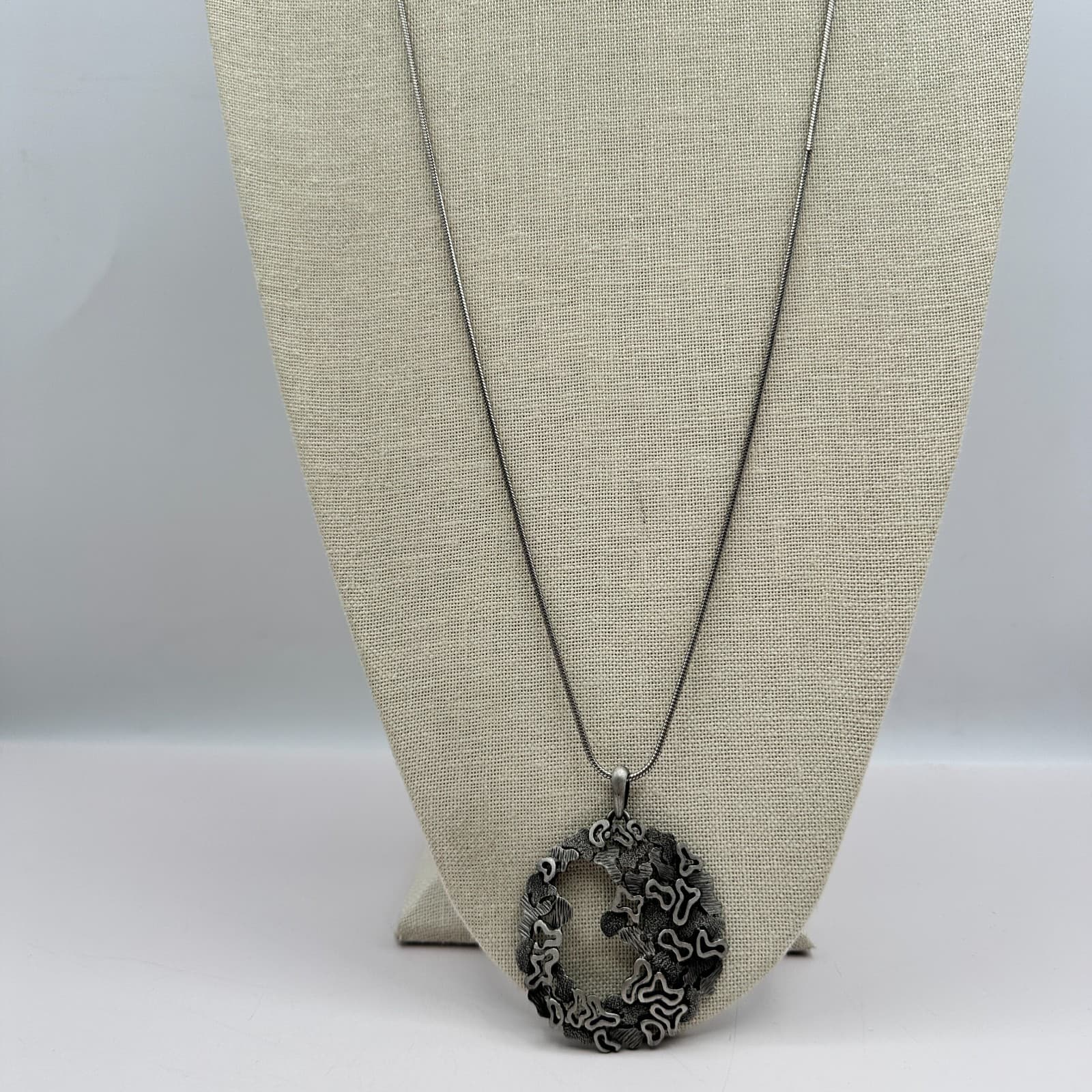 VTG Y2K Abstract Circle Pendant Necklace Silver Tone Snake Chain Women's Jewelry - Thumbnail 8