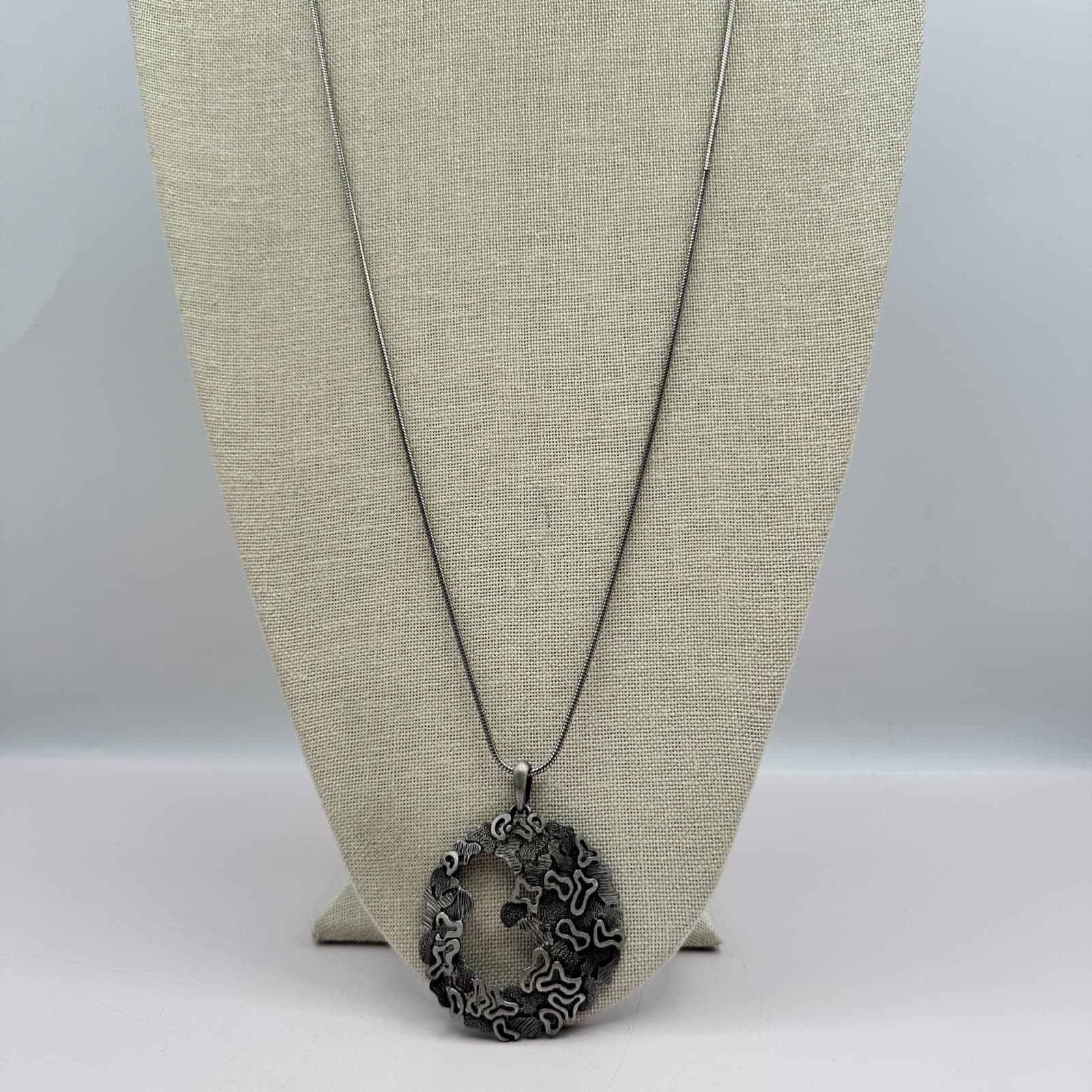 VTG Y2K Abstract Circle Pendant Necklace Silver Tone Snake Chain Women's Jewelry - Thumbnail 5