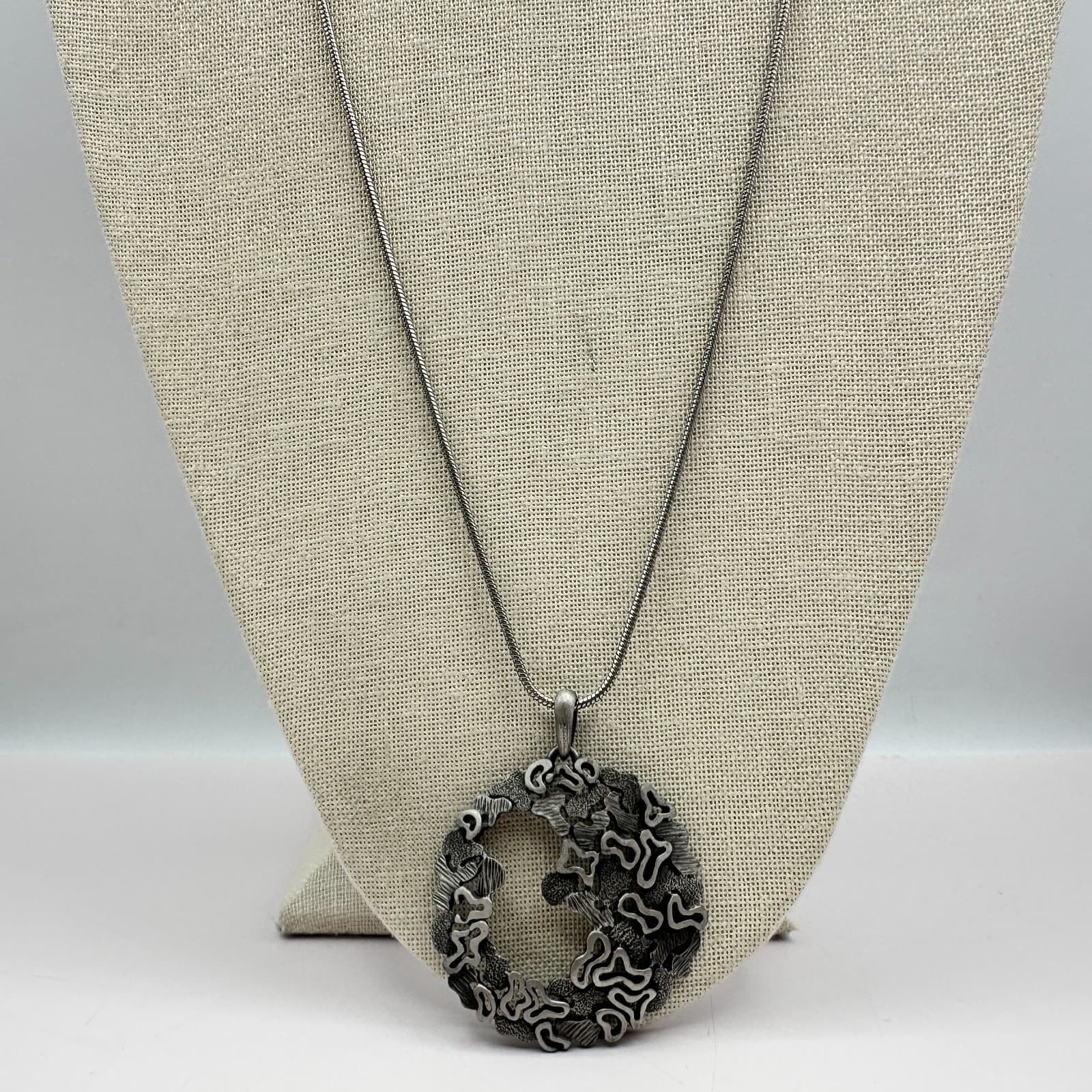 VTG Y2K Abstract Circle Pendant Necklace Silver Tone Snake Chain Women's Jewelry - Thumbnail 2