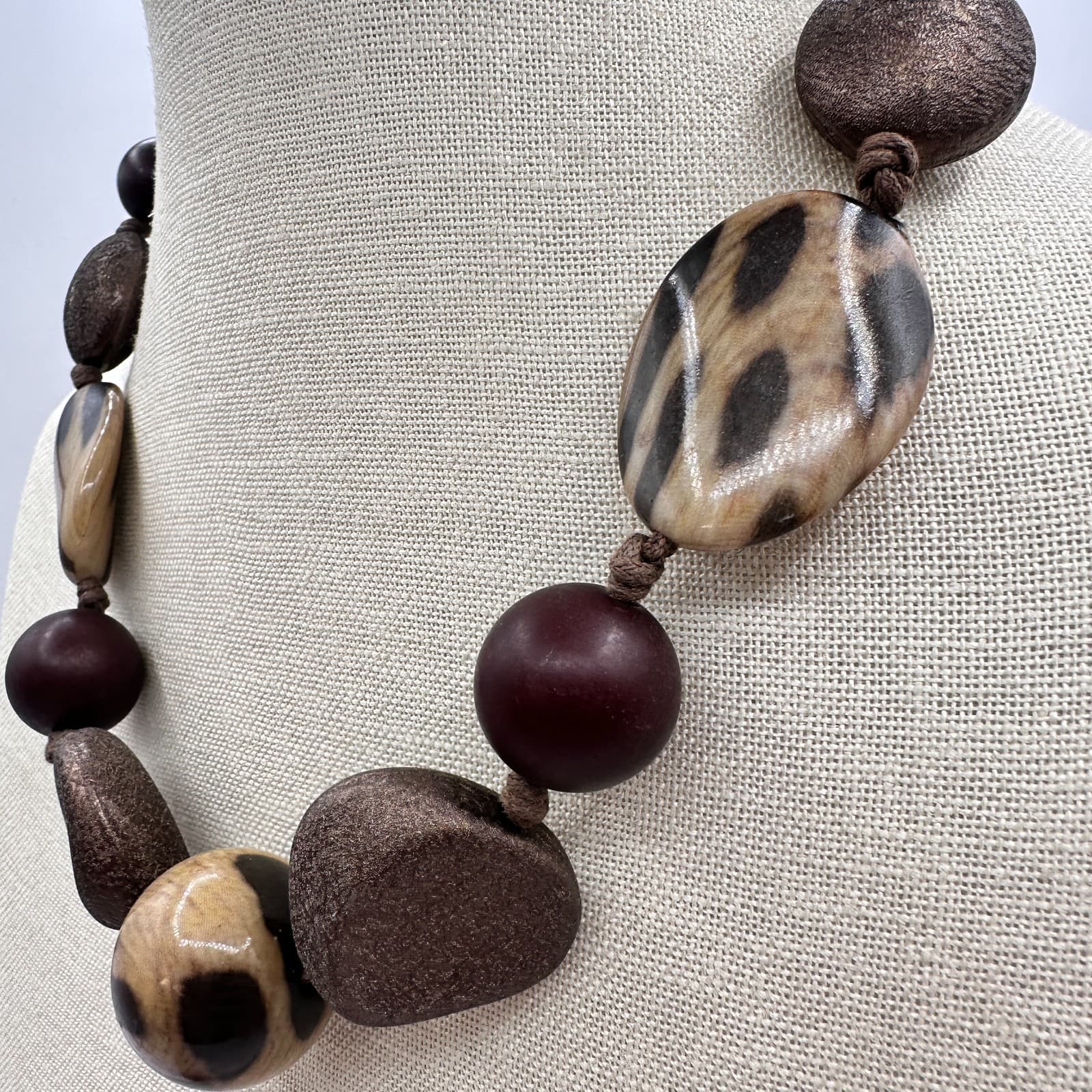 Vintage Brown Chunky Beaded Necklace Leopard Print Wood Textured Boho Statement - Thumbnail 6