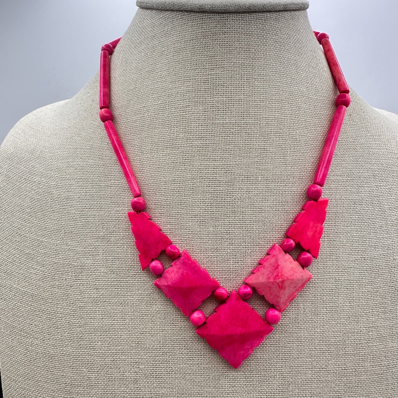 Vintage 80s Fuchsia Statement Necklace Bold Diamond Shaped Beaded Bib Jewelry - Thumbnail 6