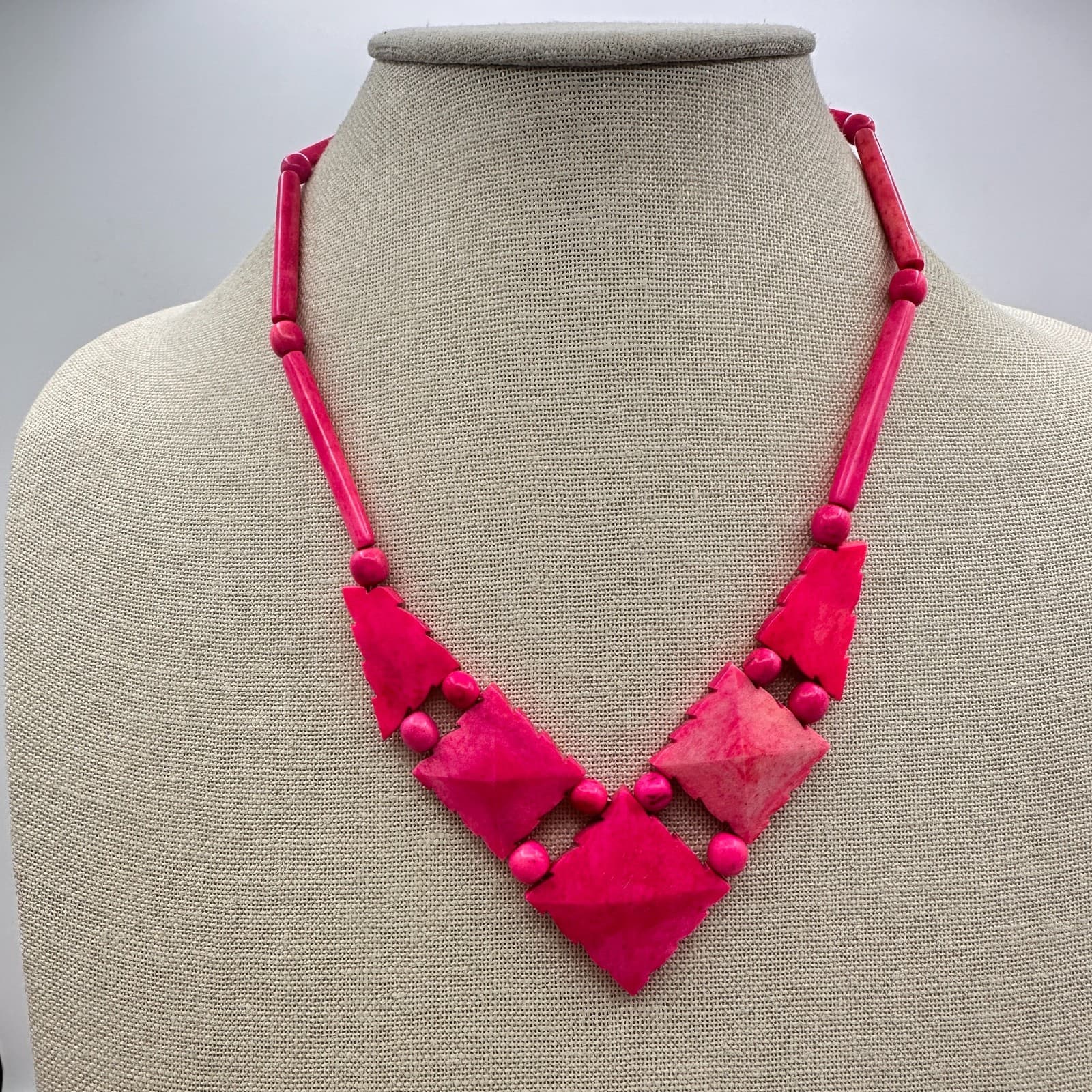 Vintage 80s Fuchsia Statement Necklace Bold Diamond Shaped Beaded Bib Jewelry - Thumbnail 8