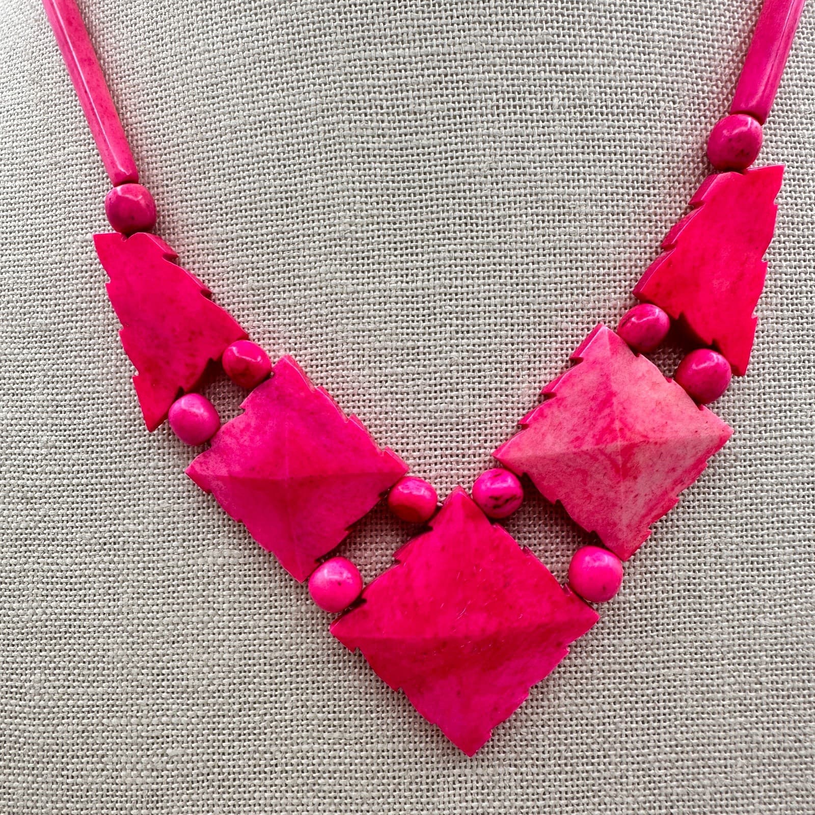 Vintage 80s Fuchsia Statement Necklace Bold Diamond Shaped Beaded Bib Jewelry - Thumbnail 2