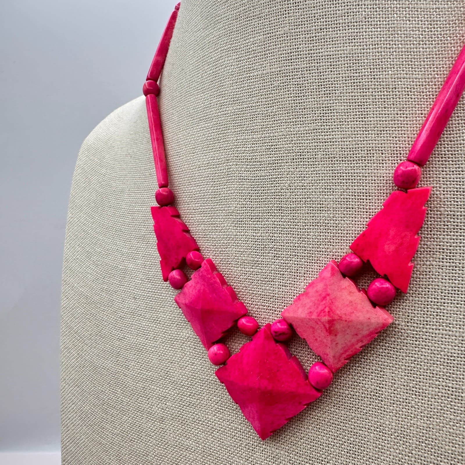 Vintage 80s Fuchsia Statement Necklace Bold Diamond Shaped Beaded Bib Jewelry - Thumbnail 4
