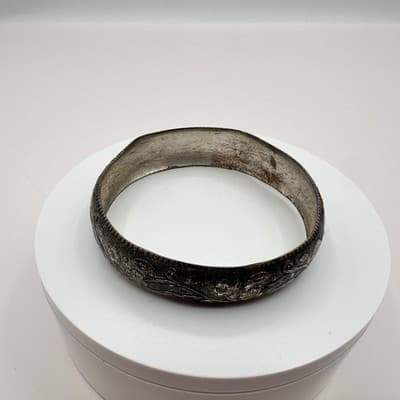 Vintage Y2K Silver Tone Bangle Bracelet Floral Etched Boho Statement Jewelry - Thumbnail 2