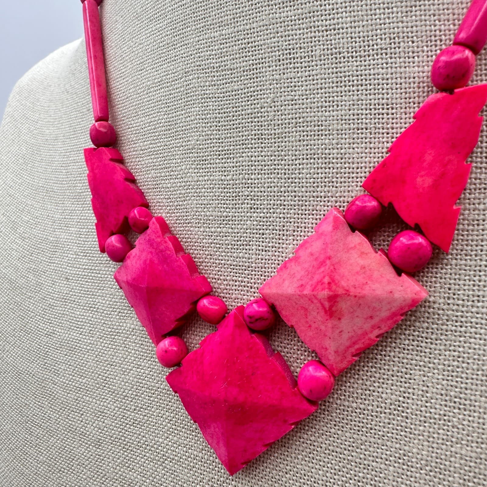 Vintage 80s Fuchsia Statement Necklace Bold Diamond Shaped Beaded Bib Jewelry - Thumbnail 3