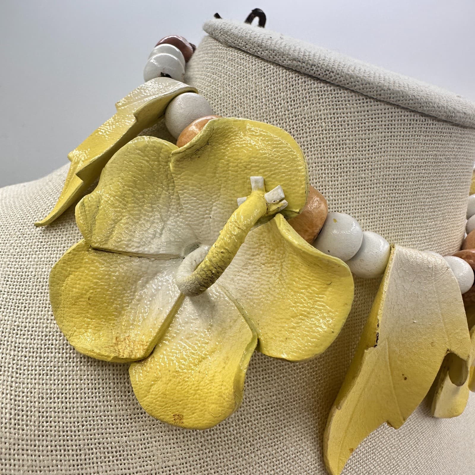 Vintage 80s Cord Wooden Beaded Yellow Leather Floral Necklace Women's Jewelry - Thumbnail 4