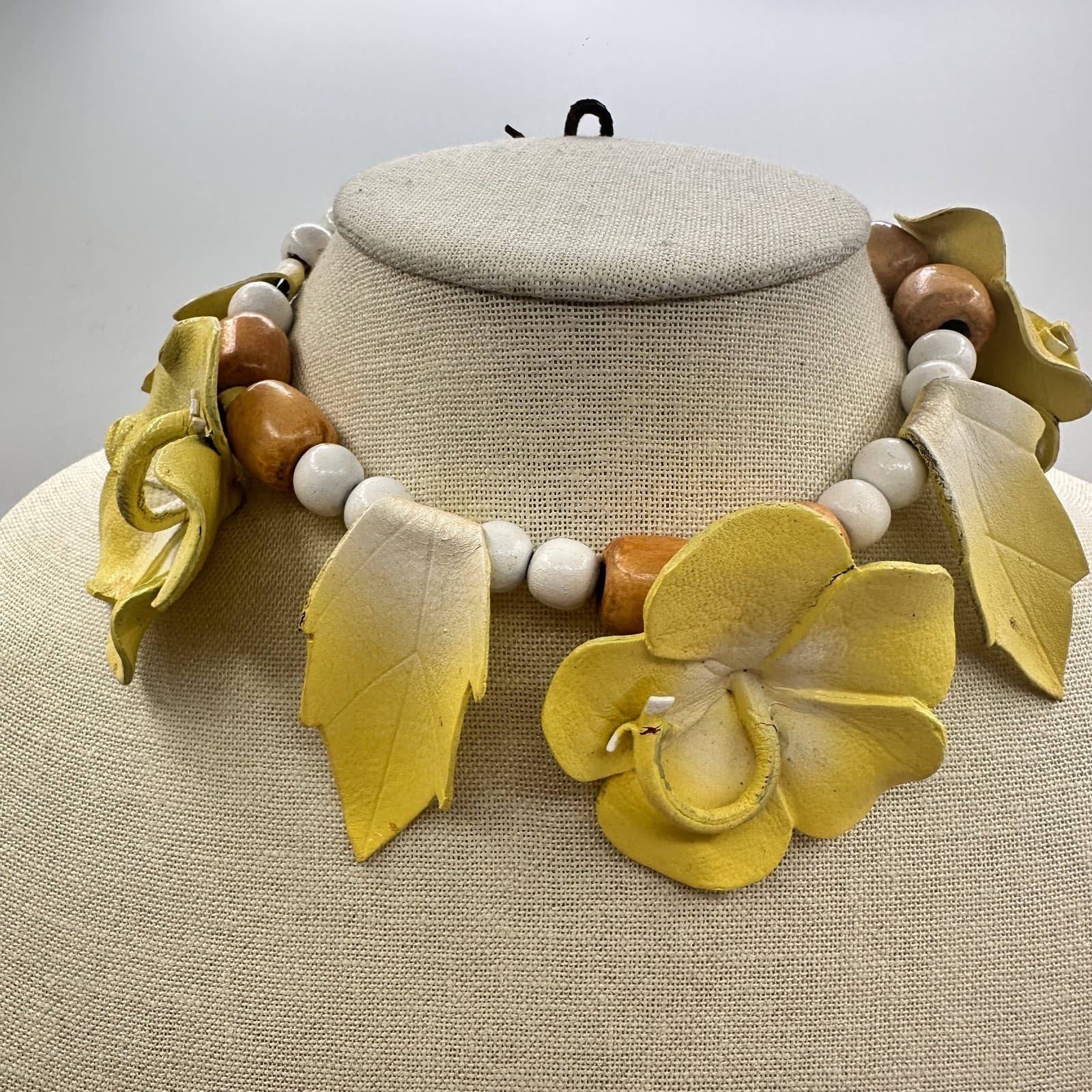 Vintage 80s Cord Wooden Beaded Yellow Leather Floral Necklace Women's Jewelry - Thumbnail 3