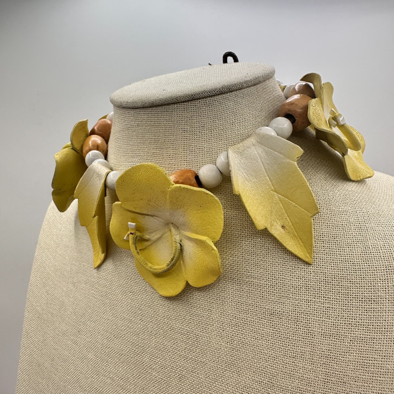 Vintage 80s Cord Wooden Beaded Yellow Leather Floral Necklace Women's Jewelry - Thumbnail 7