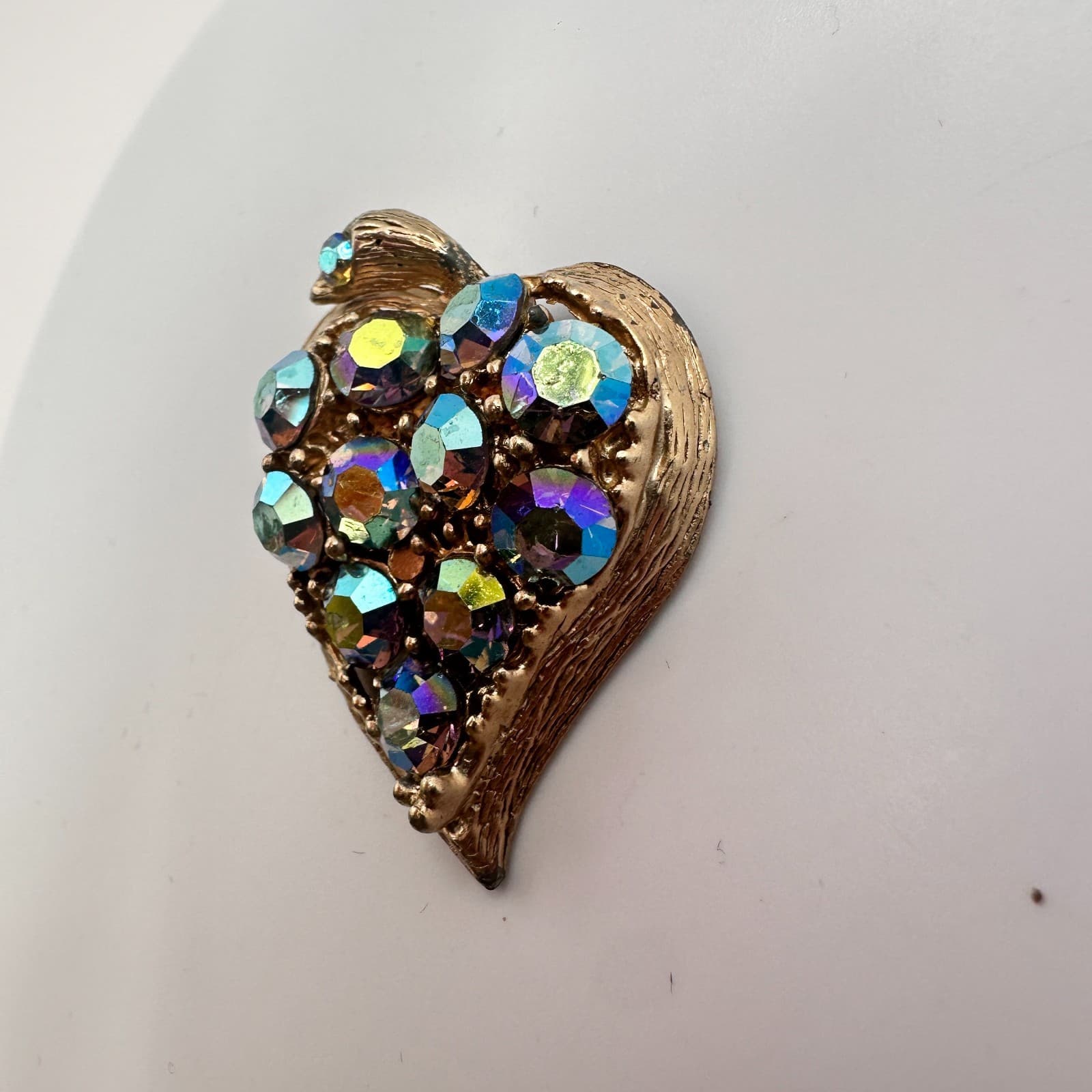 Vintage Y2K Gold Tone Heart AB Rhinestone Brooch Pin Women's Classic Jewelry Bib - Thumbnail 5