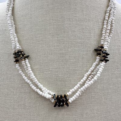 Vintage 90s Gold Tone Multi Strand White Seed Beaded Chips Necklace Jewelry Y2K - Thumbnail 6