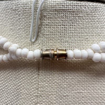 Vintage 90s Gold Tone Multi Strand White Seed Beaded Chips Necklace Jewelry Y2K - Thumbnail 9