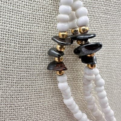 Vintage 90s Gold Tone Multi Strand White Seed Beaded Chips Necklace Jewelry Y2K - Thumbnail 4