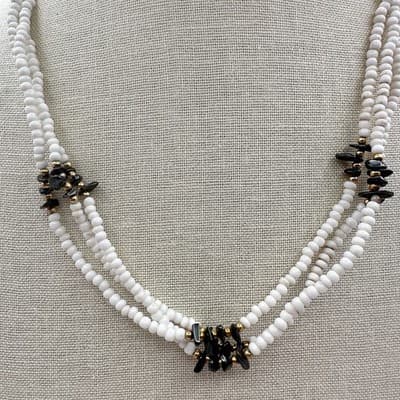 Vintage 90s Gold Tone Multi Strand White Seed Beaded Chips Necklace Jewelry Y2K - Thumbnail 2