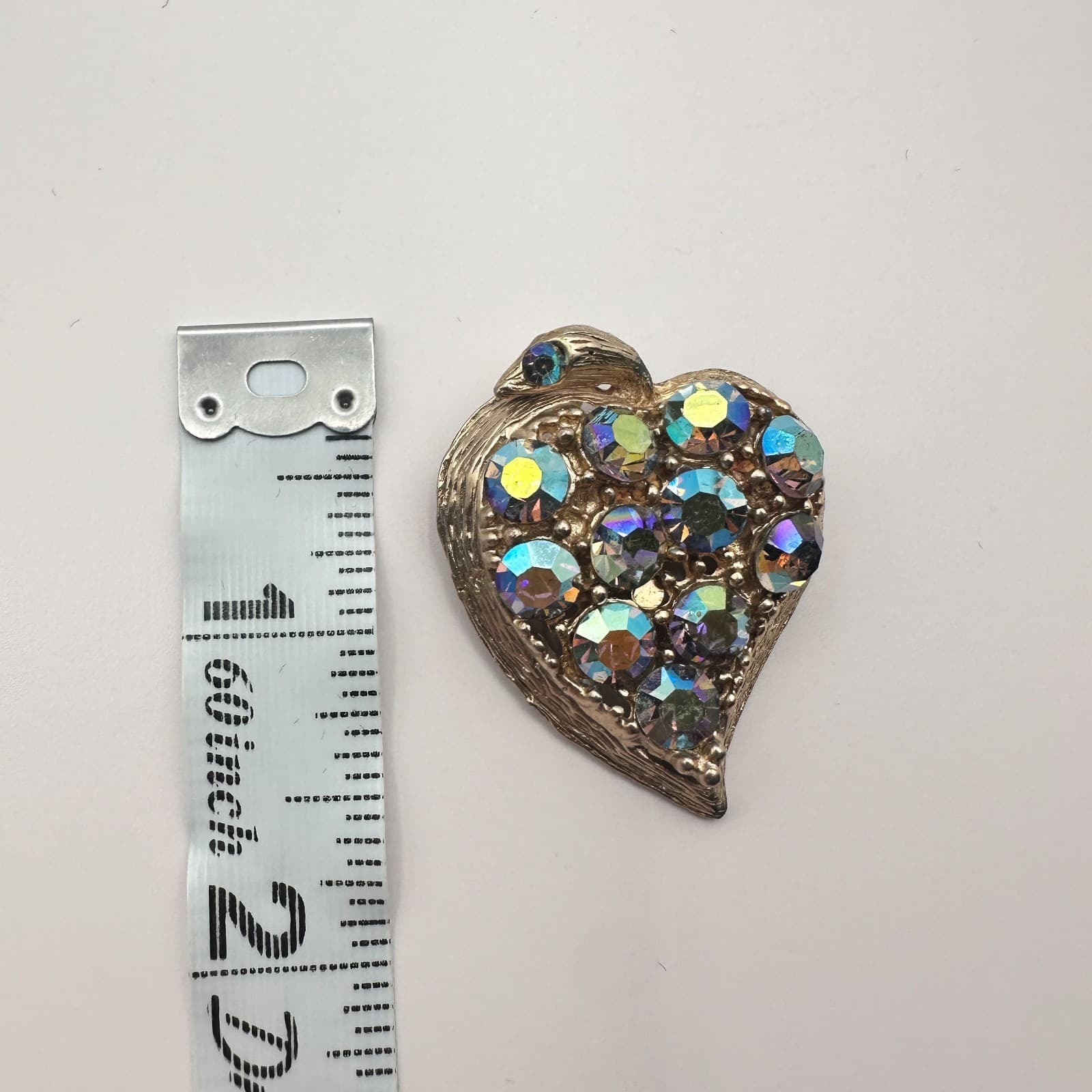Vintage Y2K Gold Tone Heart AB Rhinestone Brooch Pin Women's Classic Jewelry Bib - Thumbnail 7