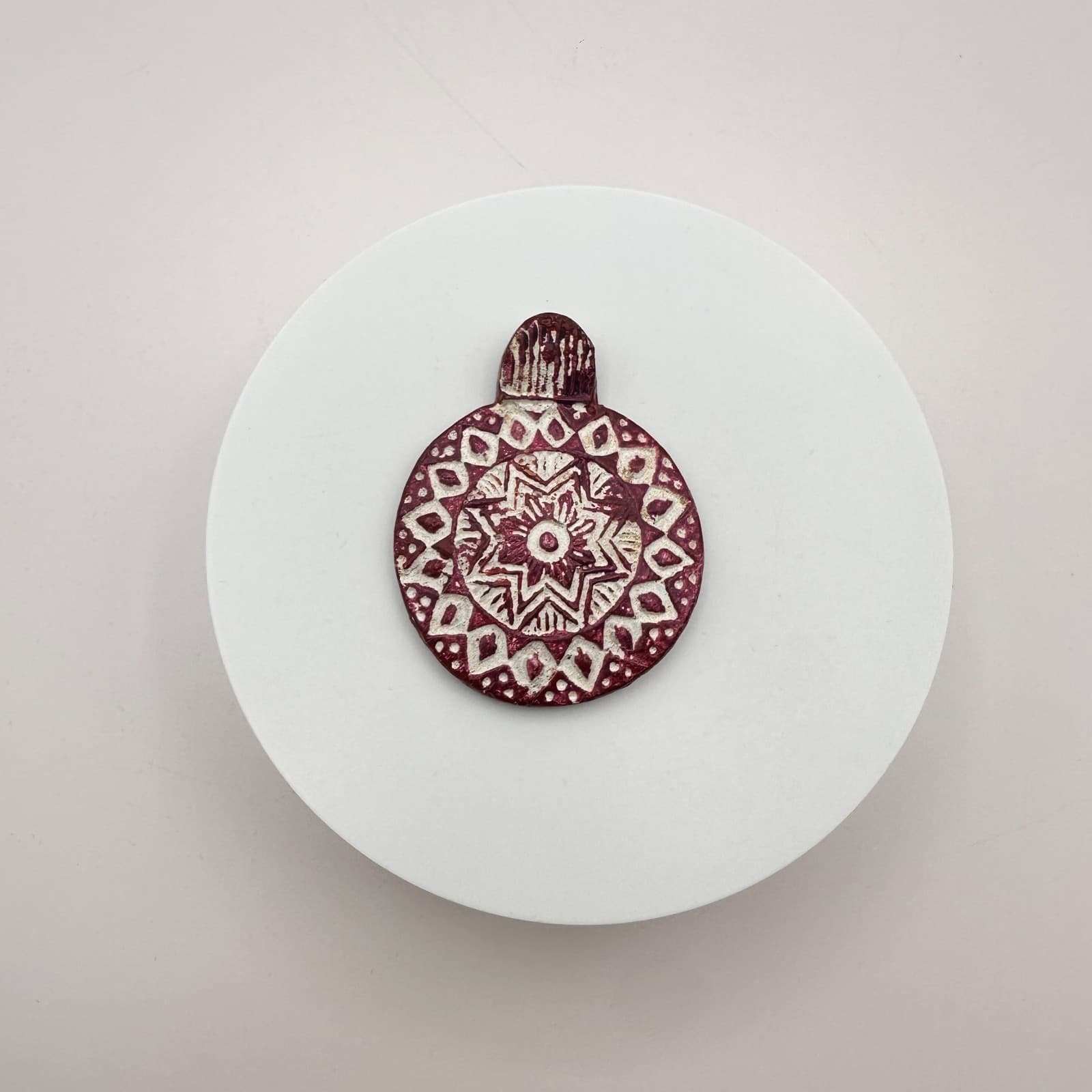 Vintage 90s Hand Painted Mandala Pendant Engraved Geometric Boho Women's Jewelry - Thumbnail 2