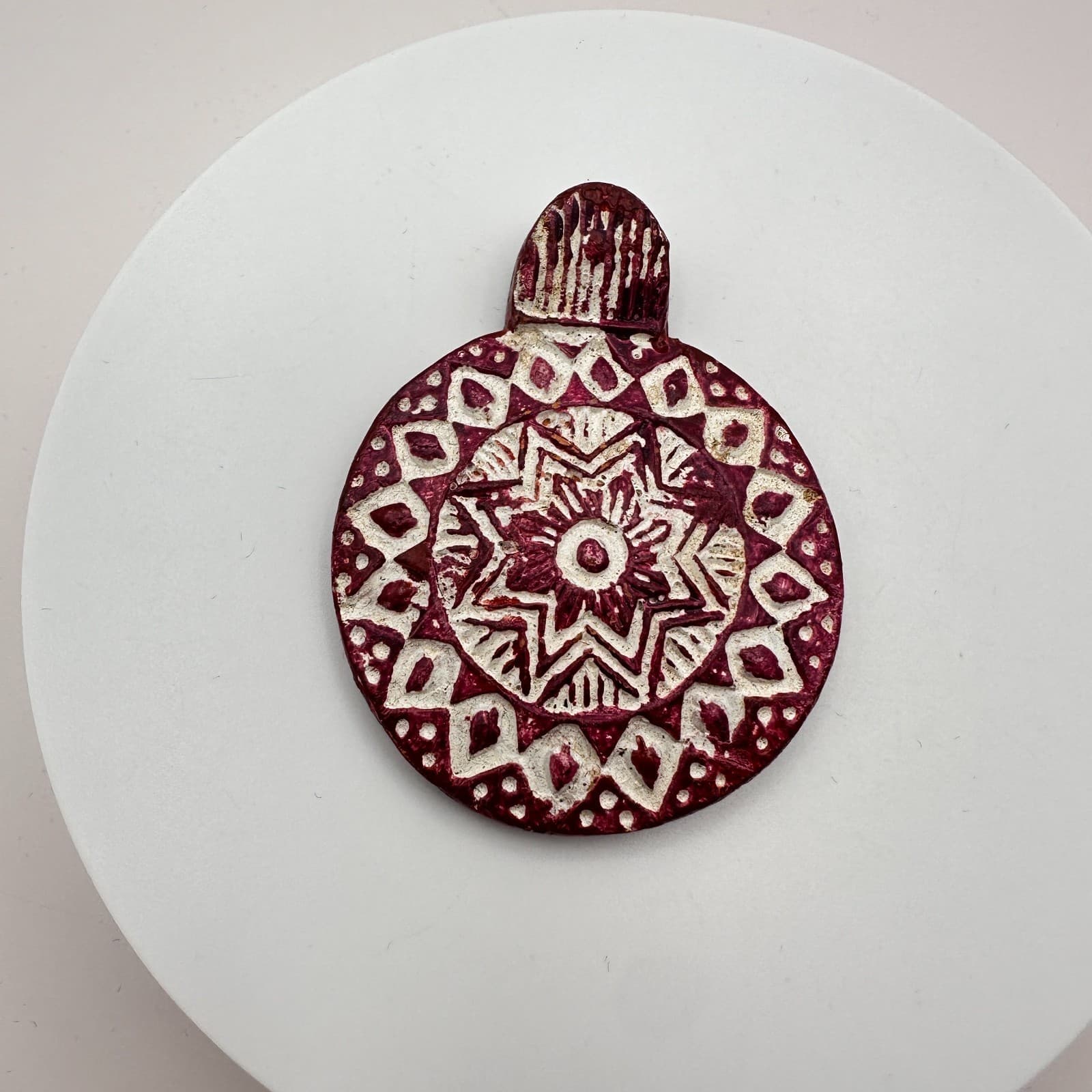 Vintage 90s Hand Painted Mandala Pendant Engraved Geometric Boho Women's Jewelry - Thumbnail 3