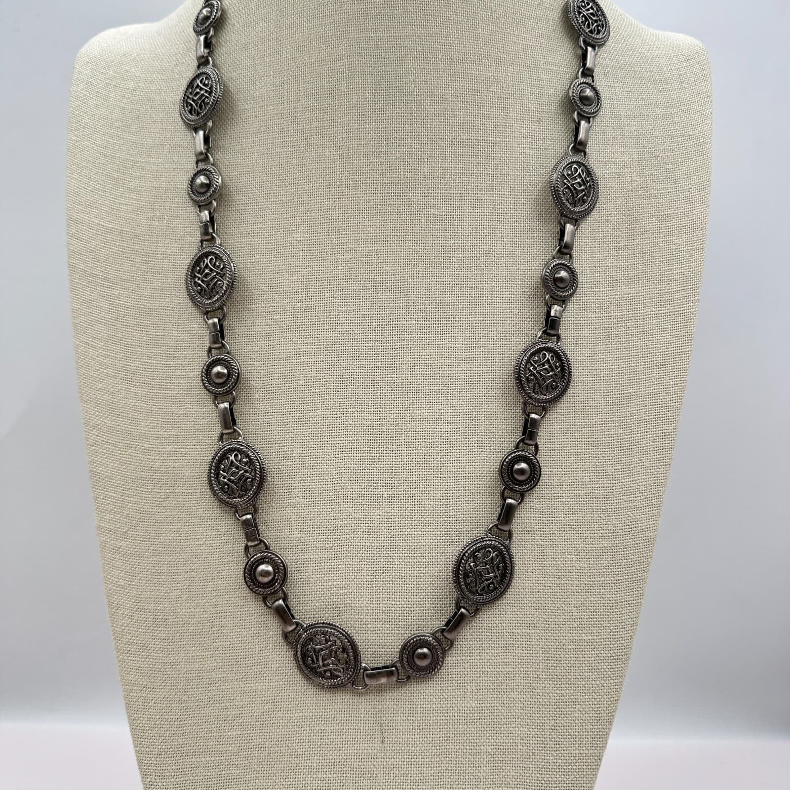 Vintage 90s Chunky Silver Tone Openwork Oval Link Statement Necklace Jewelry Bib