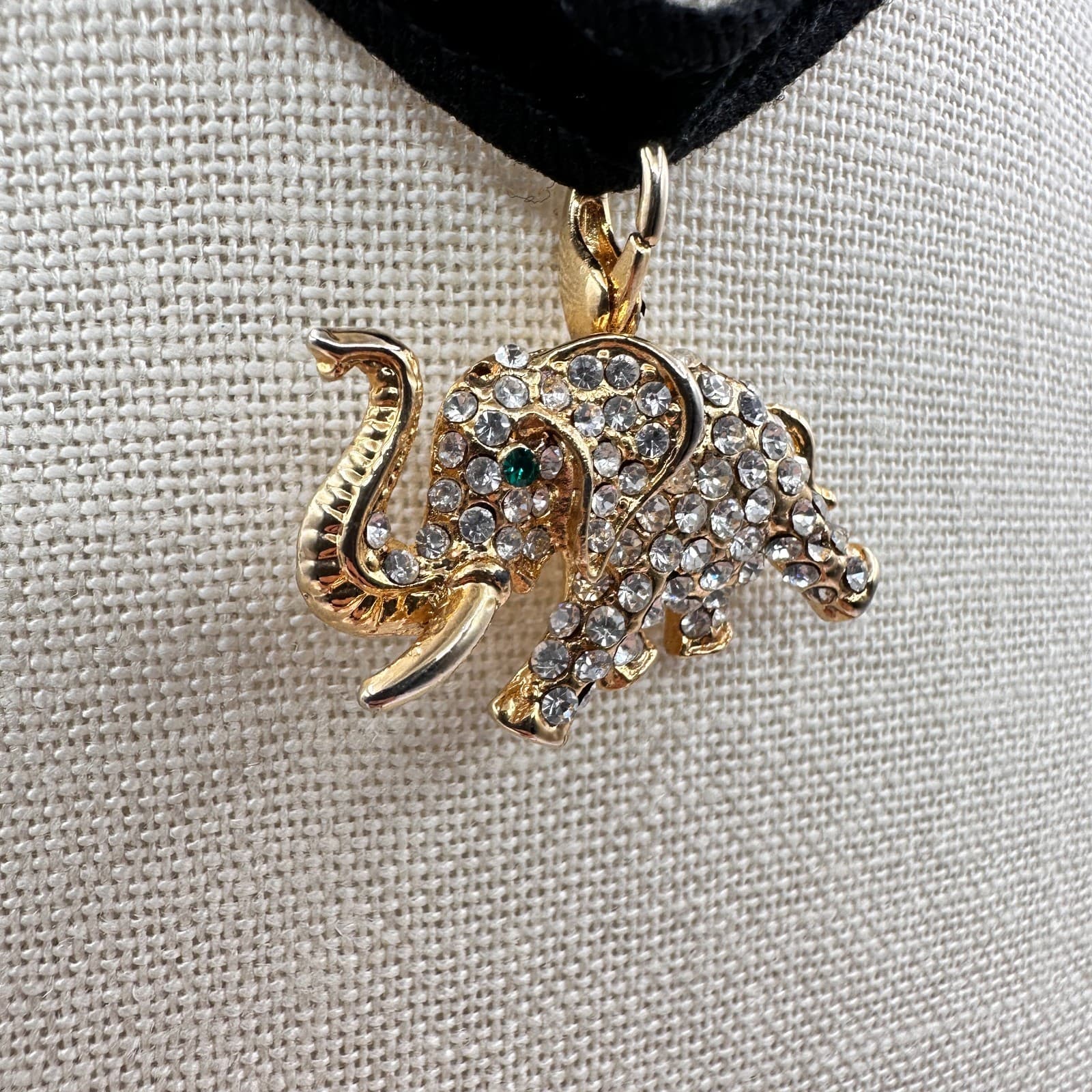 Vintage 90s Gold Tone Sparkling Clear Glass Green Eye Elephant Choker Necklace - Thumbnail 7