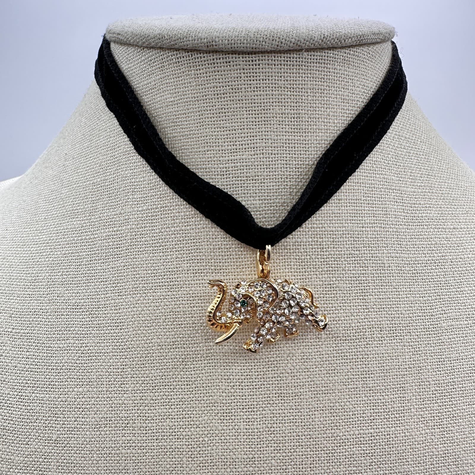 Vintage 90s Gold Tone Sparkling Clear Glass Green Eye Elephant Choker Necklace - Thumbnail 5