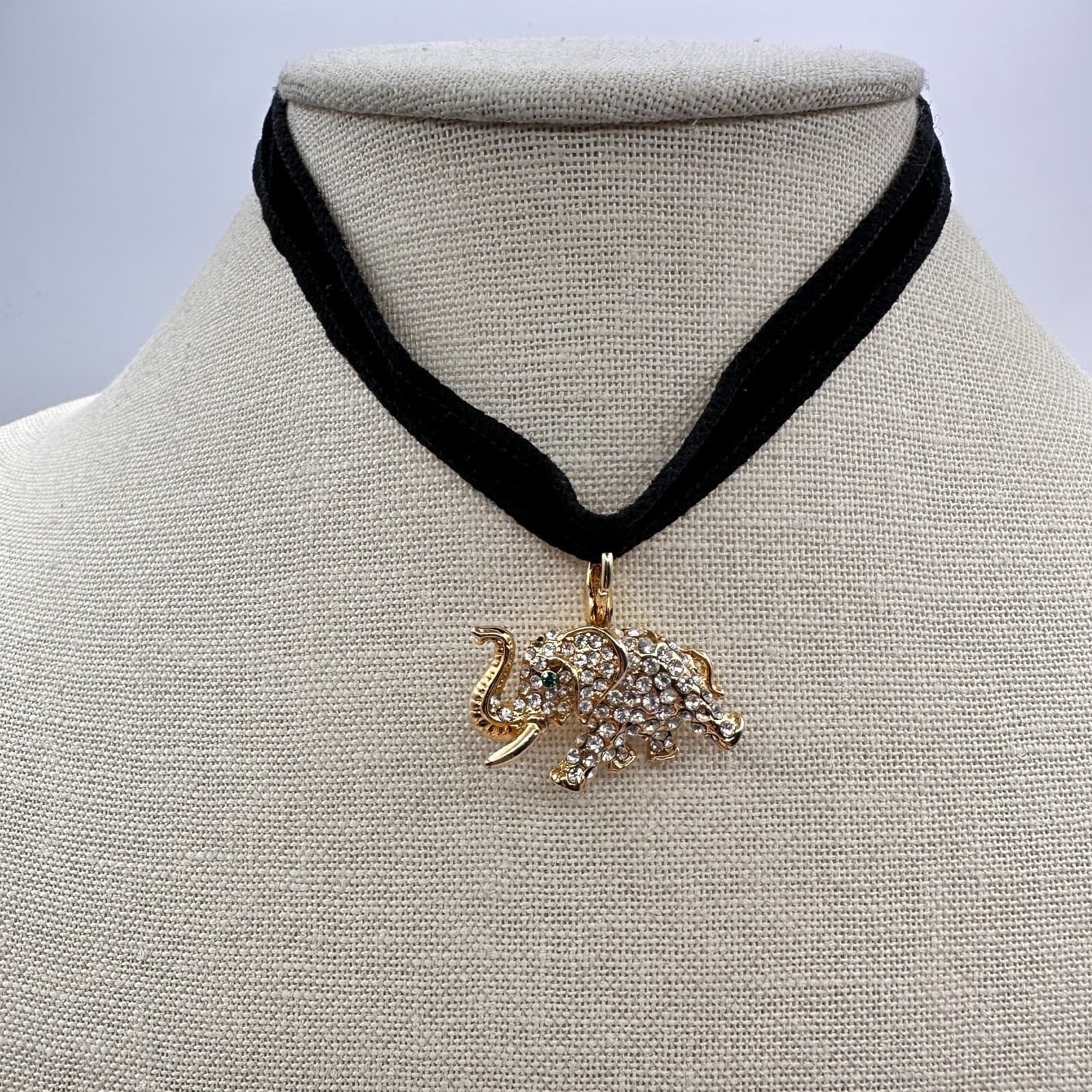 Vintage 90s Gold Tone Sparkling Clear Glass Green Eye Elephant Choker Necklace - Thumbnail 6
