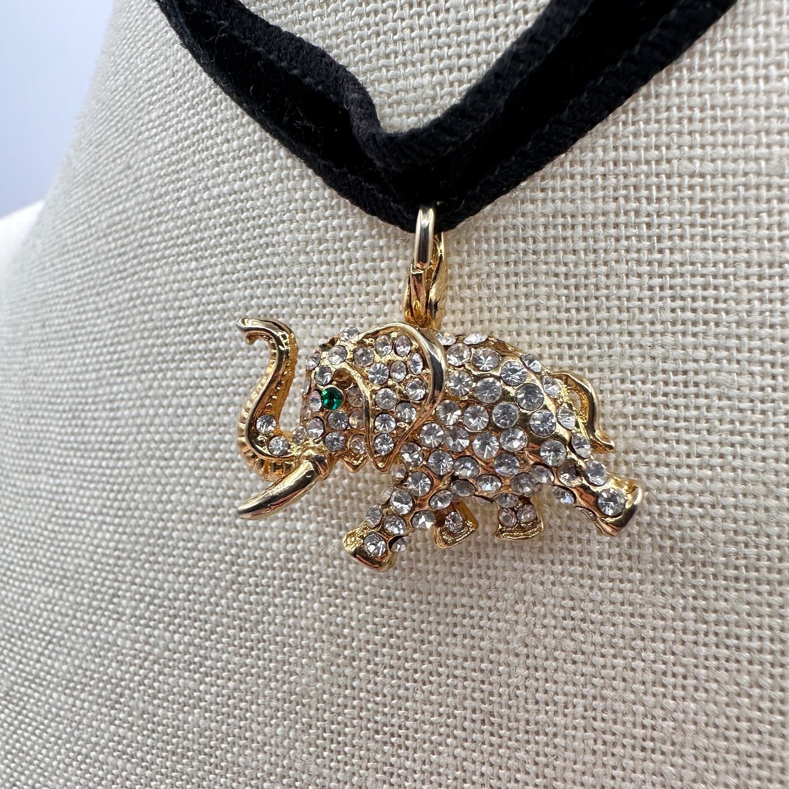 Vintage 90s Gold Tone Sparkling Clear Glass Green Eye Elephant Choker Necklace - Thumbnail 3
