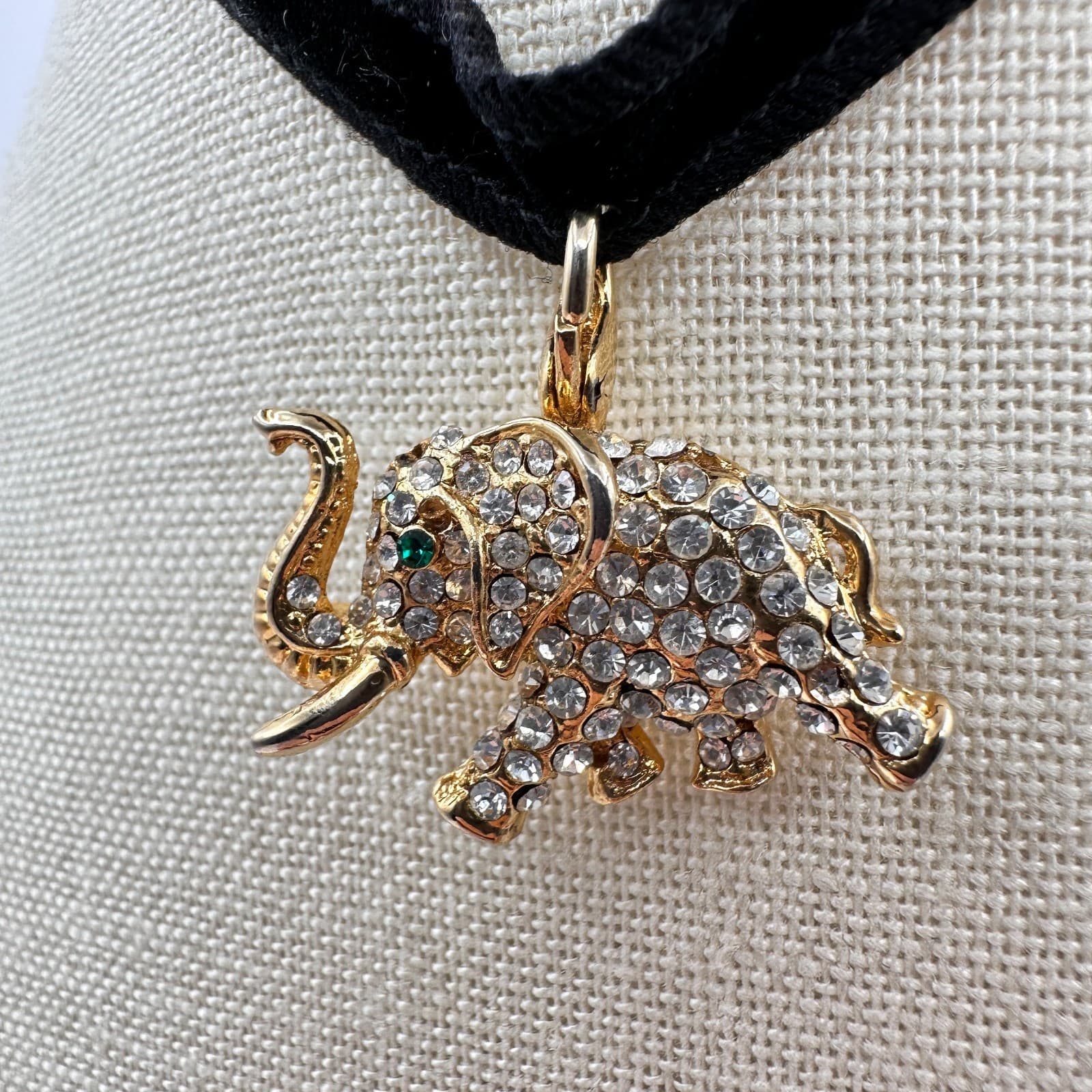 Vintage 90s Gold Tone Sparkling Clear Glass Green Eye Elephant Choker Necklace - Thumbnail 4