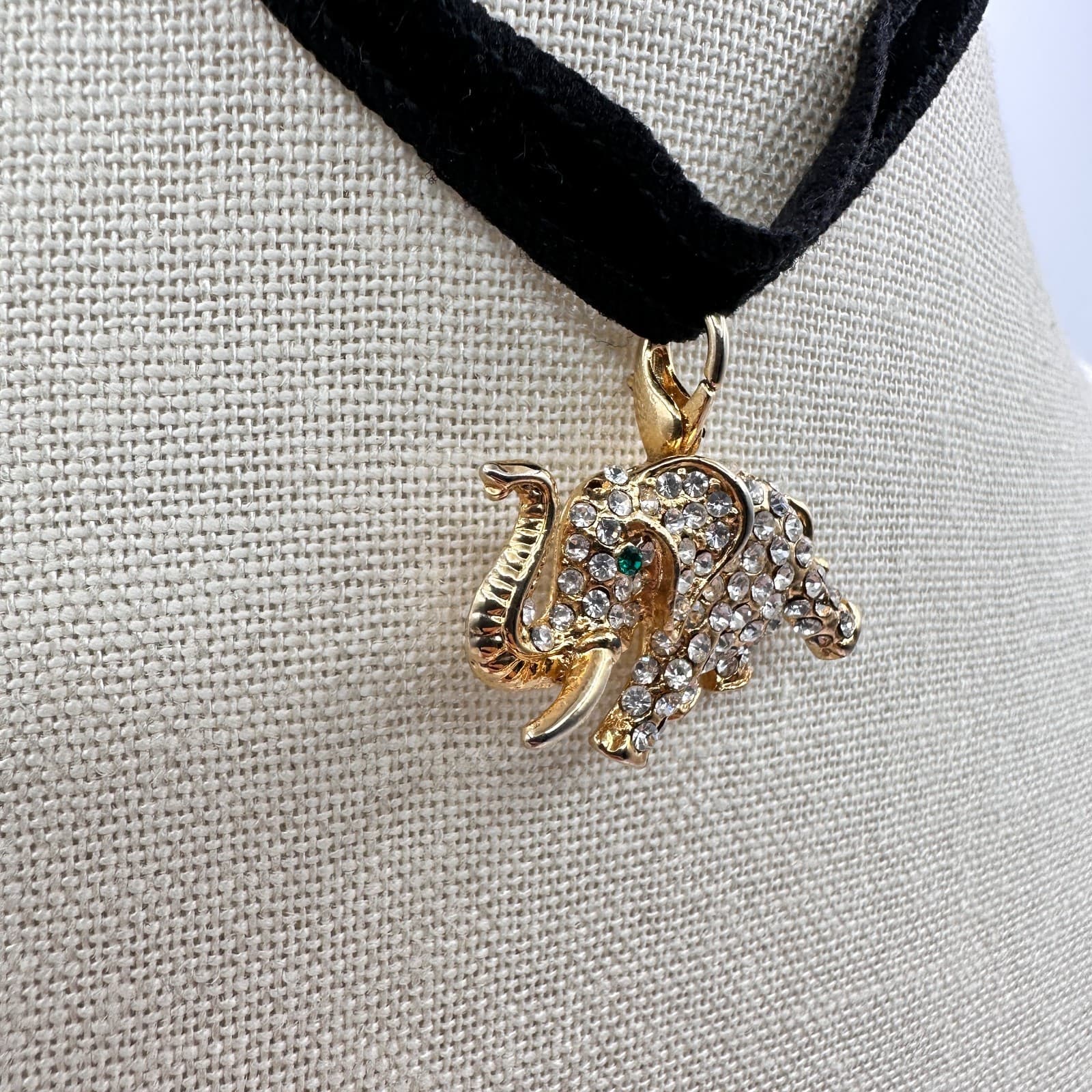 Vintage 90s Gold Tone Sparkling Clear Glass Green Eye Elephant Choker Necklace - Thumbnail 2