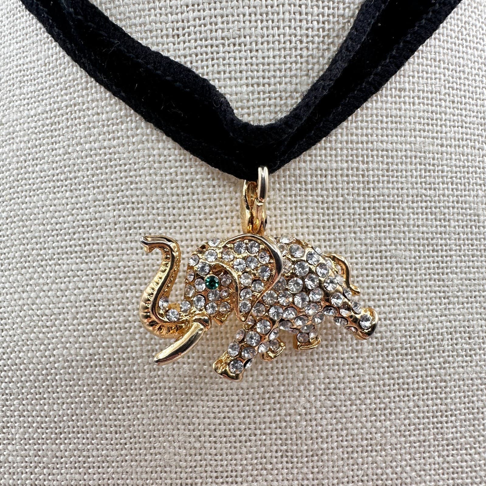 Vintage 90s Gold Tone Sparkling Clear Glass Green Eye Elephant Choker Necklace