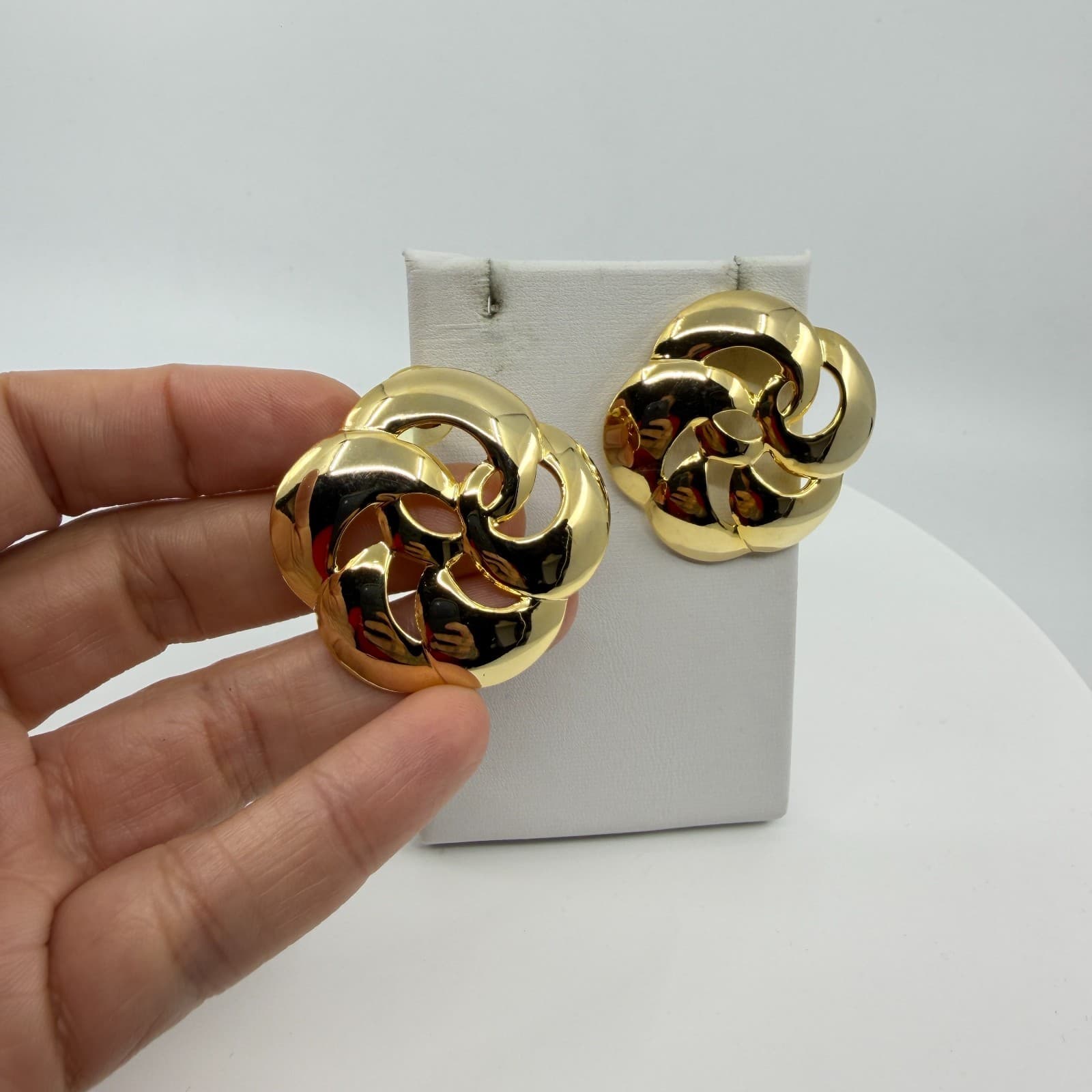 Y2K Chunky Gold Tone Swirl Stud Earrings Statement Minimalist Openwork Geometric - Thumbnail 9