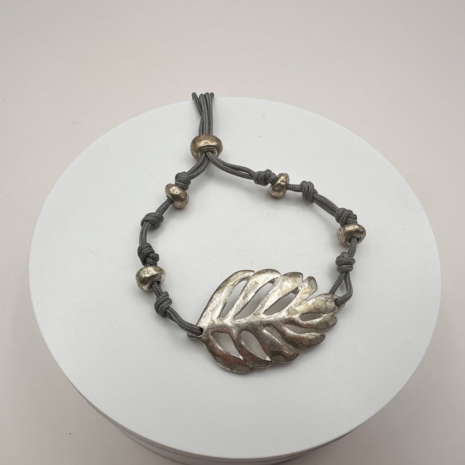 Vintage 90s Y2K Silver Tone Beaded Monstera Leaf Bracelet Grey Cord Boho Jewelry - Thumbnail 4