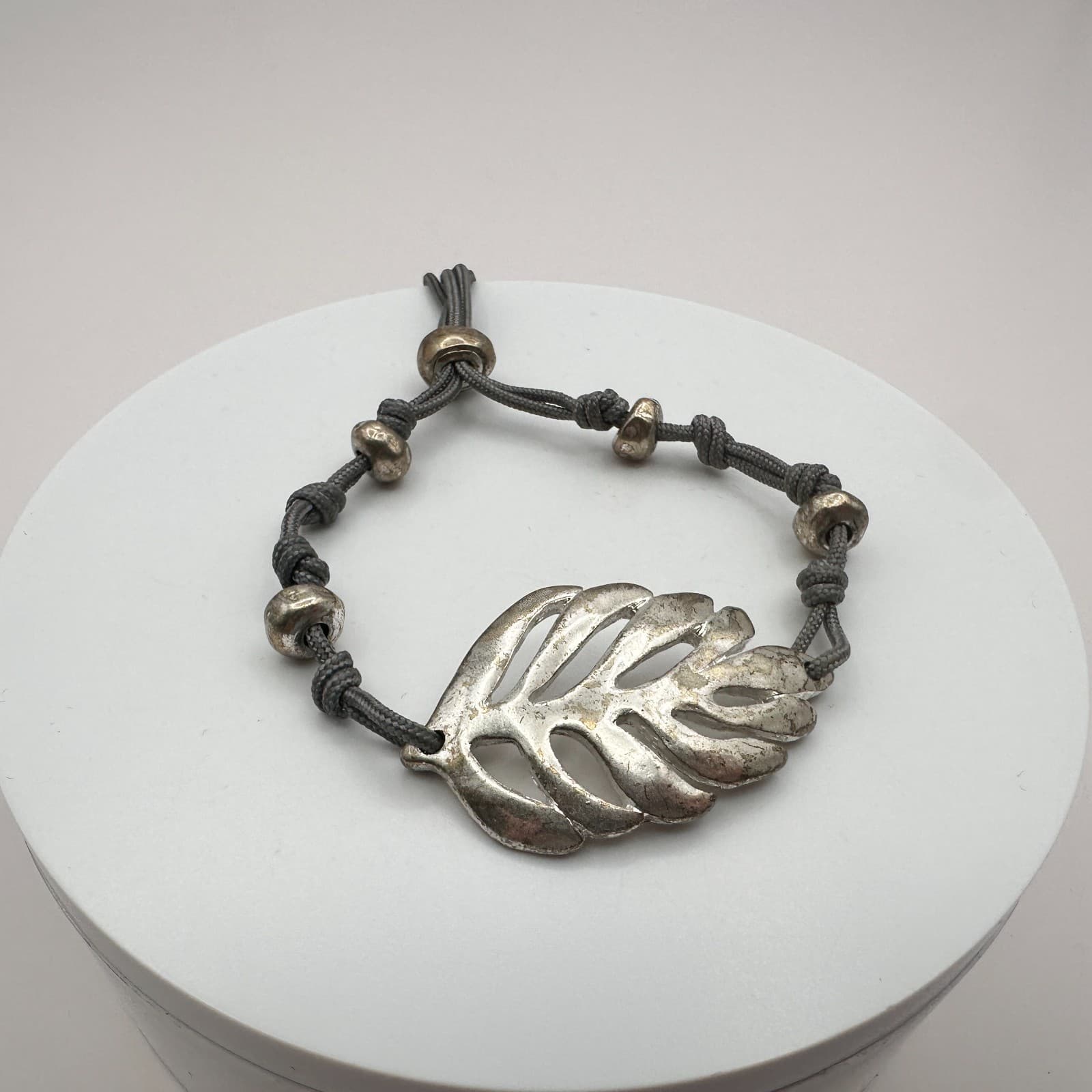 Vintage 90s Y2K Silver Tone Beaded Monstera Leaf Bracelet Grey Cord Boho Jewelry - Thumbnail 2