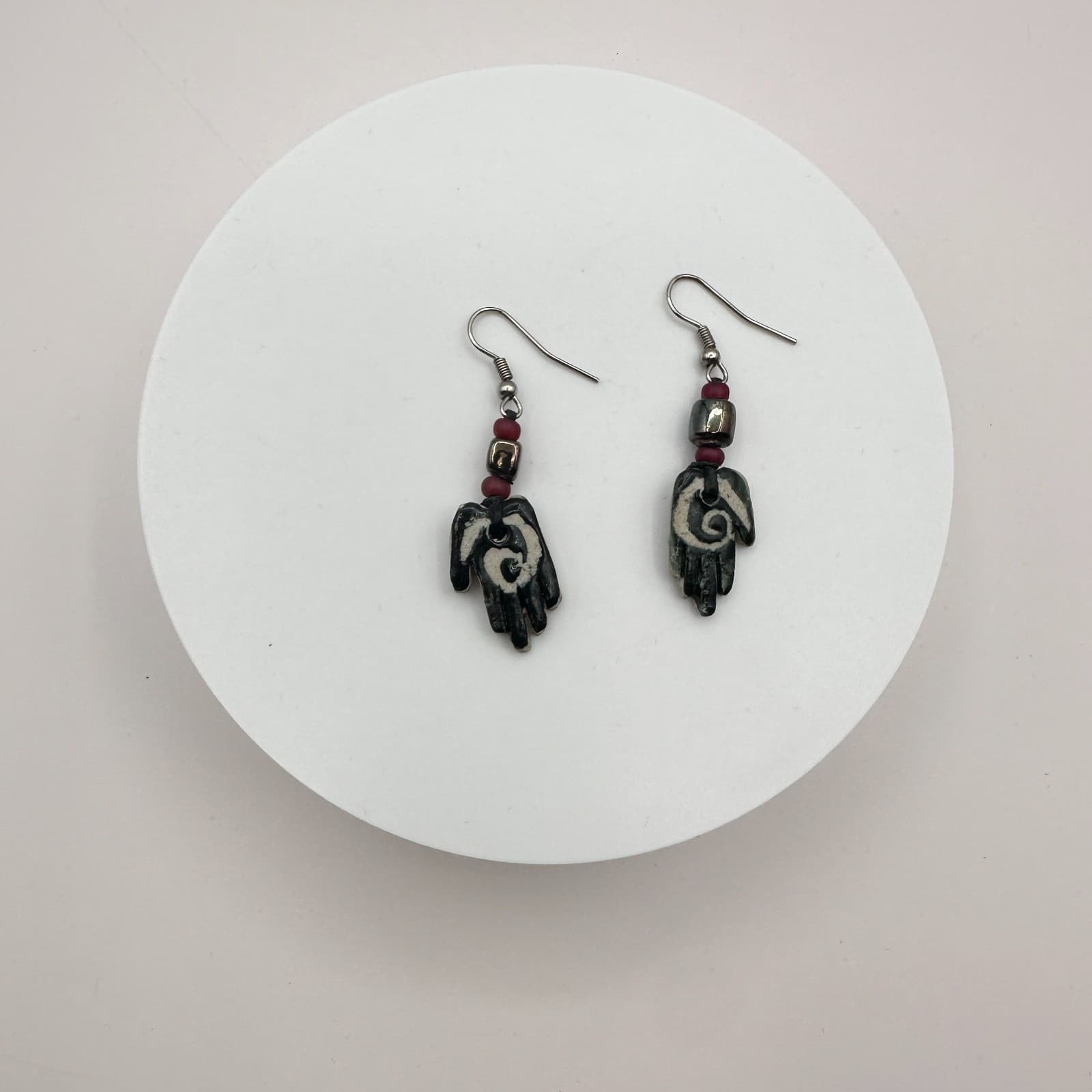 Vintage 90s Hand Dangle Earrings Spiral Tribal Women's Classic Fashion Jewelry - Thumbnail 2