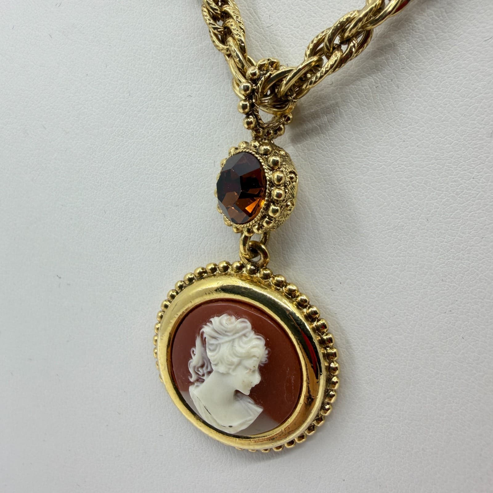 VTG Style Cameo Pendant Necklace Gold & Amber Tone Rhinestone Statement Piece - Thumbnail 7