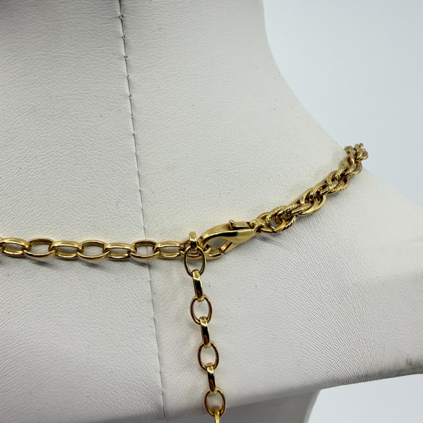 VTG Style Cameo Pendant Necklace Gold & Amber Tone Rhinestone Statement Piece - Thumbnail 8
