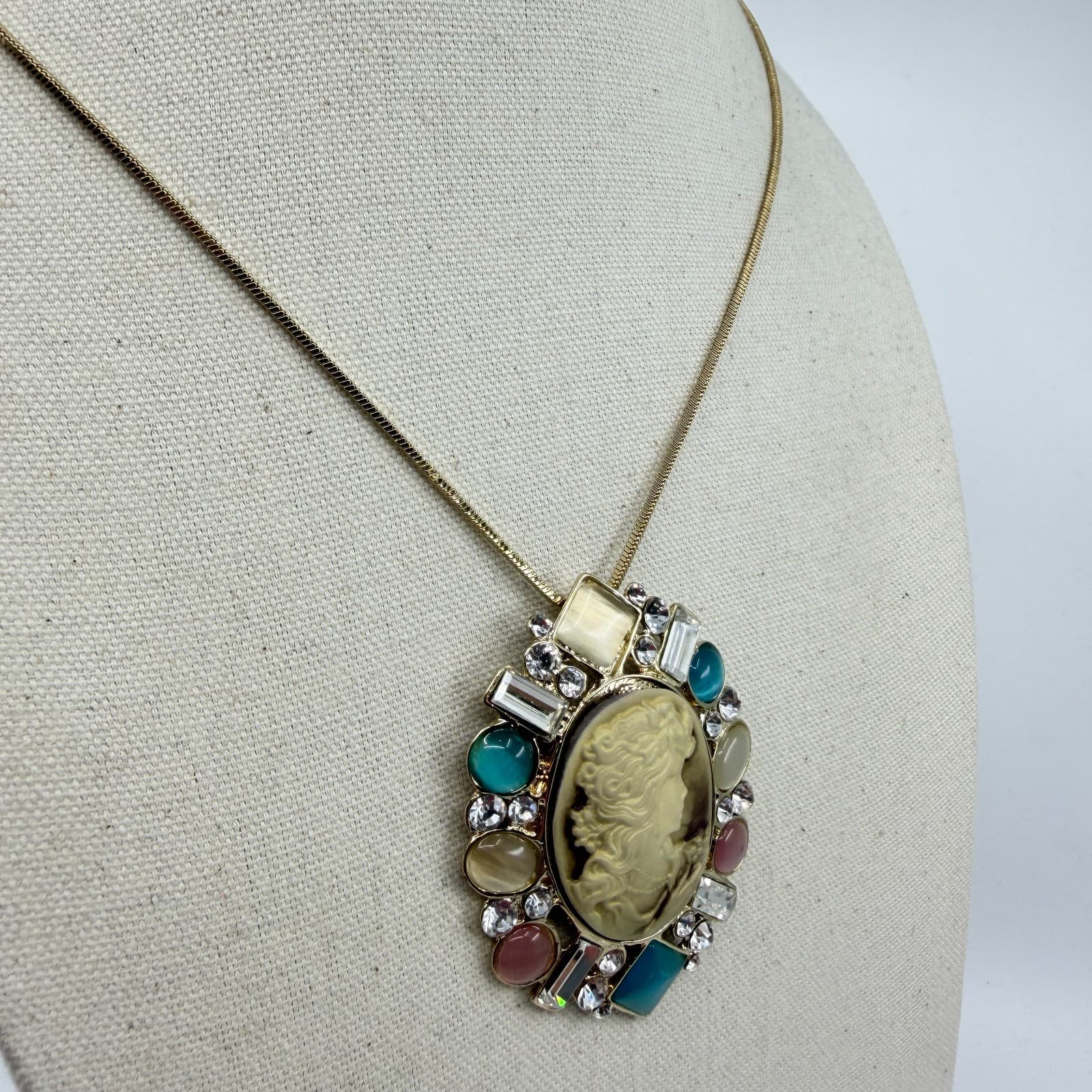 Elegant Cameo Pendant Necklace Multi-Color Cabochon Statement Victorian Style - Thumbnail 4