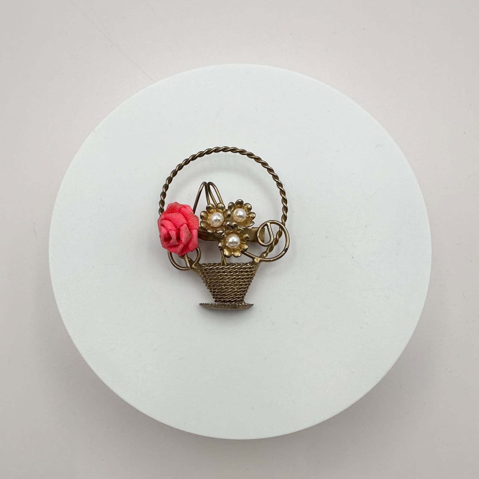 Vintage Y2K Pink Fabric Rose Faux Pearl Floral Basket Brooch Pin Gold Tone 90s - Thumbnail 2