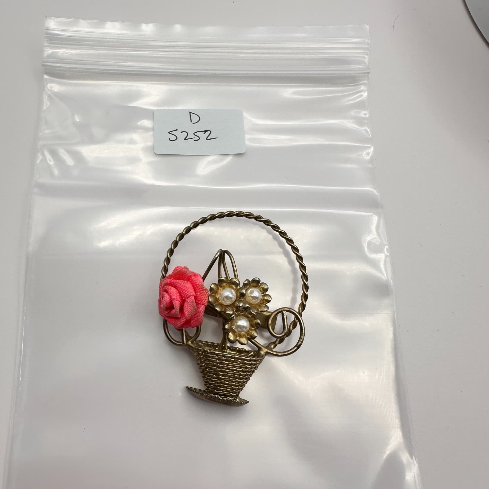 Vintage Y2K Pink Fabric Rose Faux Pearl Floral Basket Brooch Pin Gold Tone 90s - Thumbnail 8